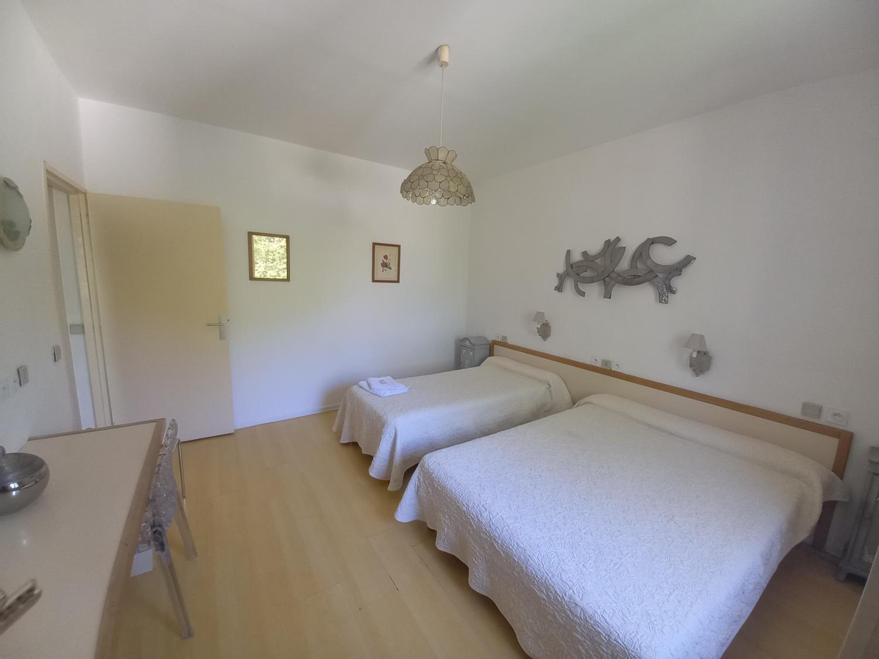 Twin Room - Photo 5