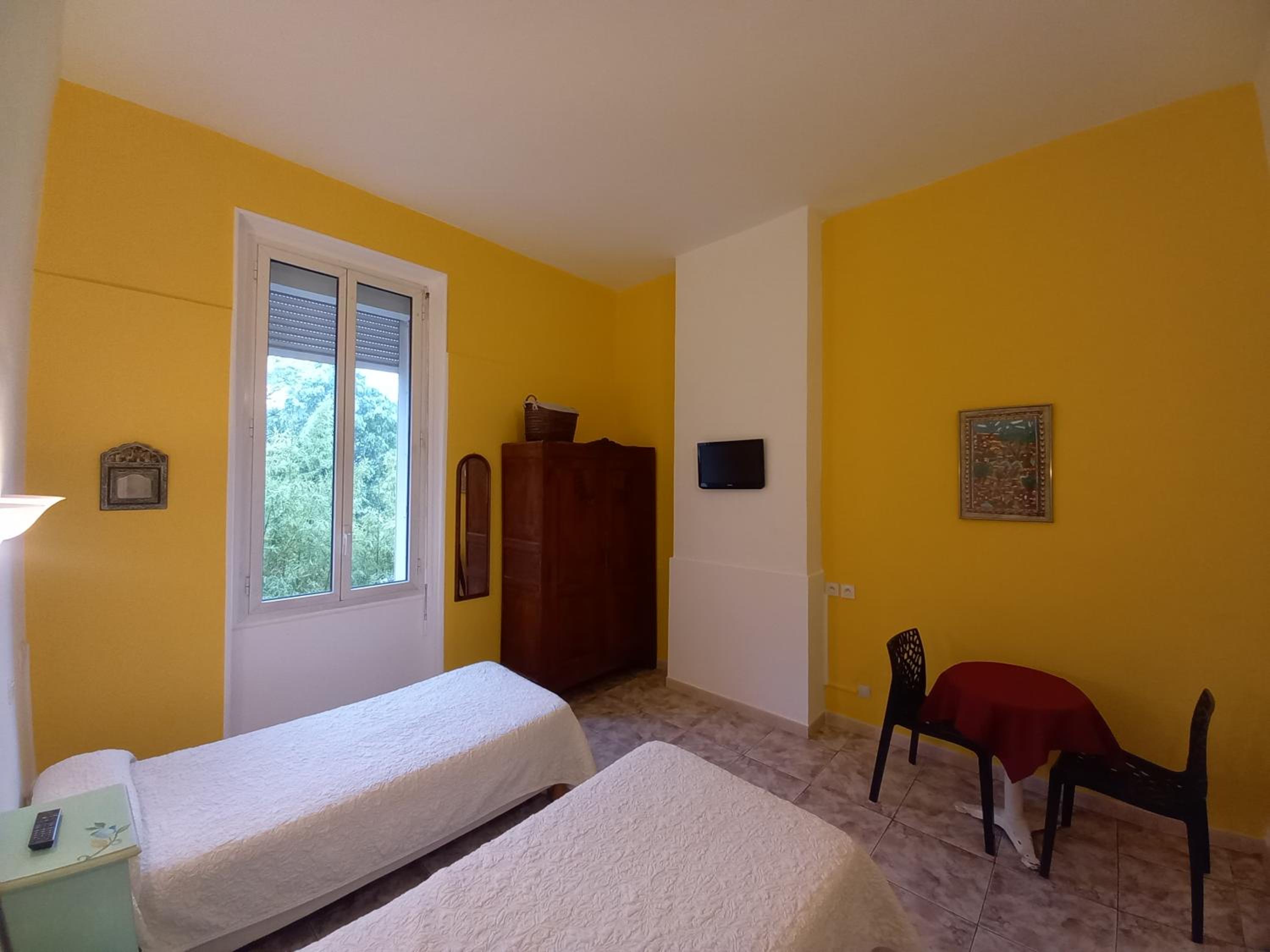 Twin Room - Photo 4