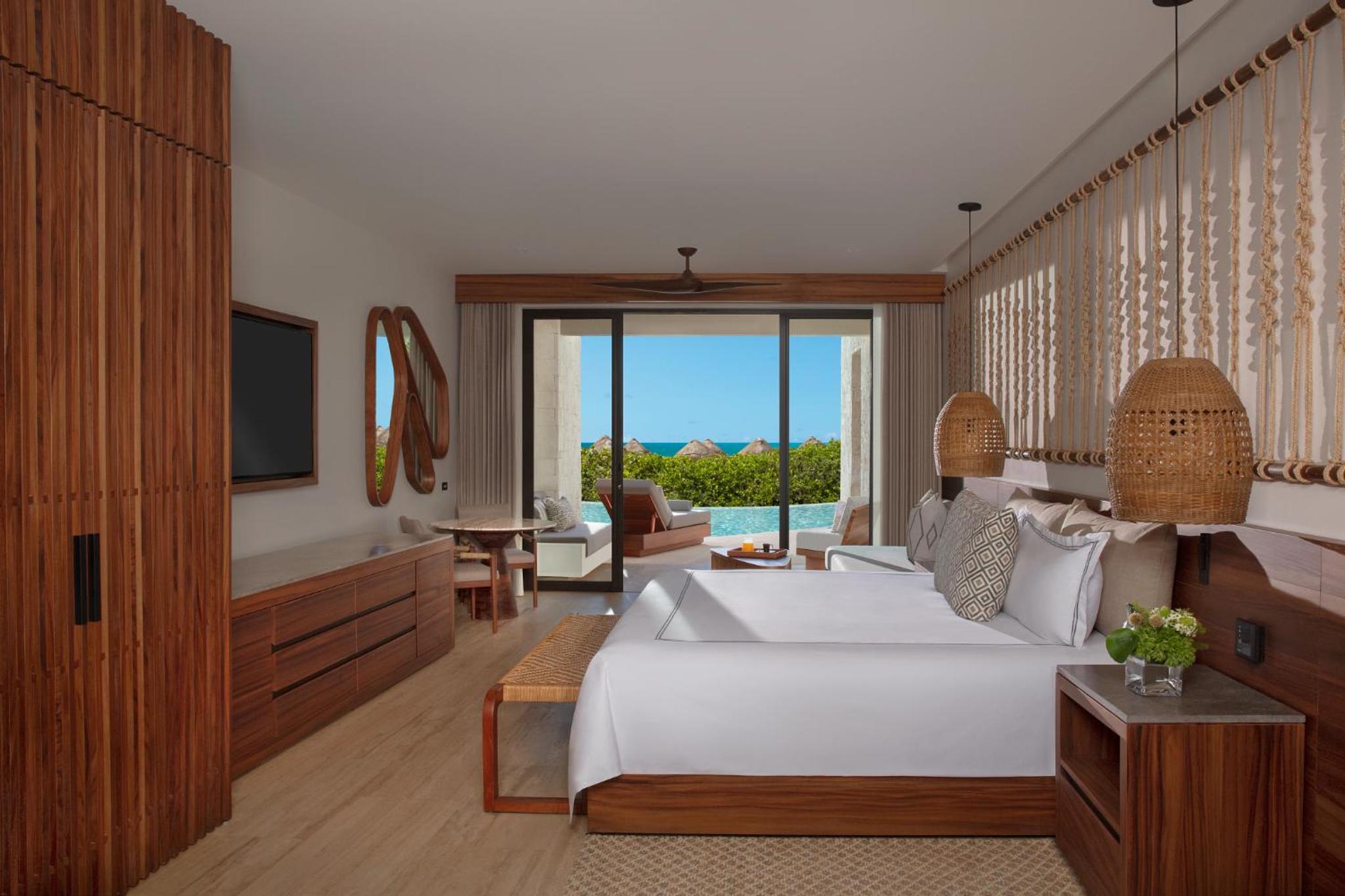 Preferred Club Junior Suite Swim Out Ocean Front