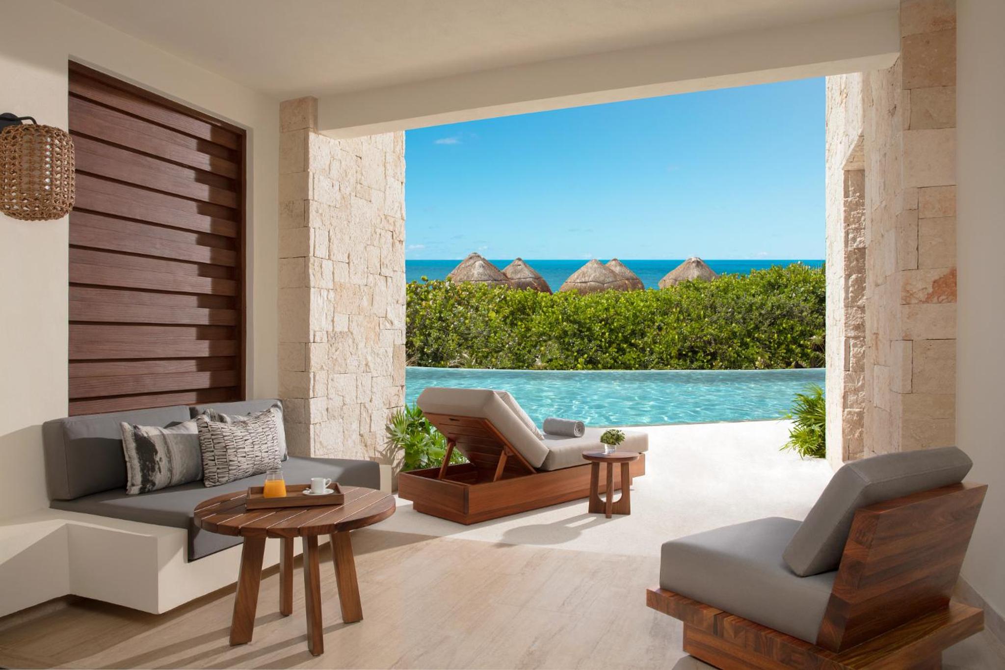 Preferred Club Junior Suite Swim Out Ocean Front thumbnail 5