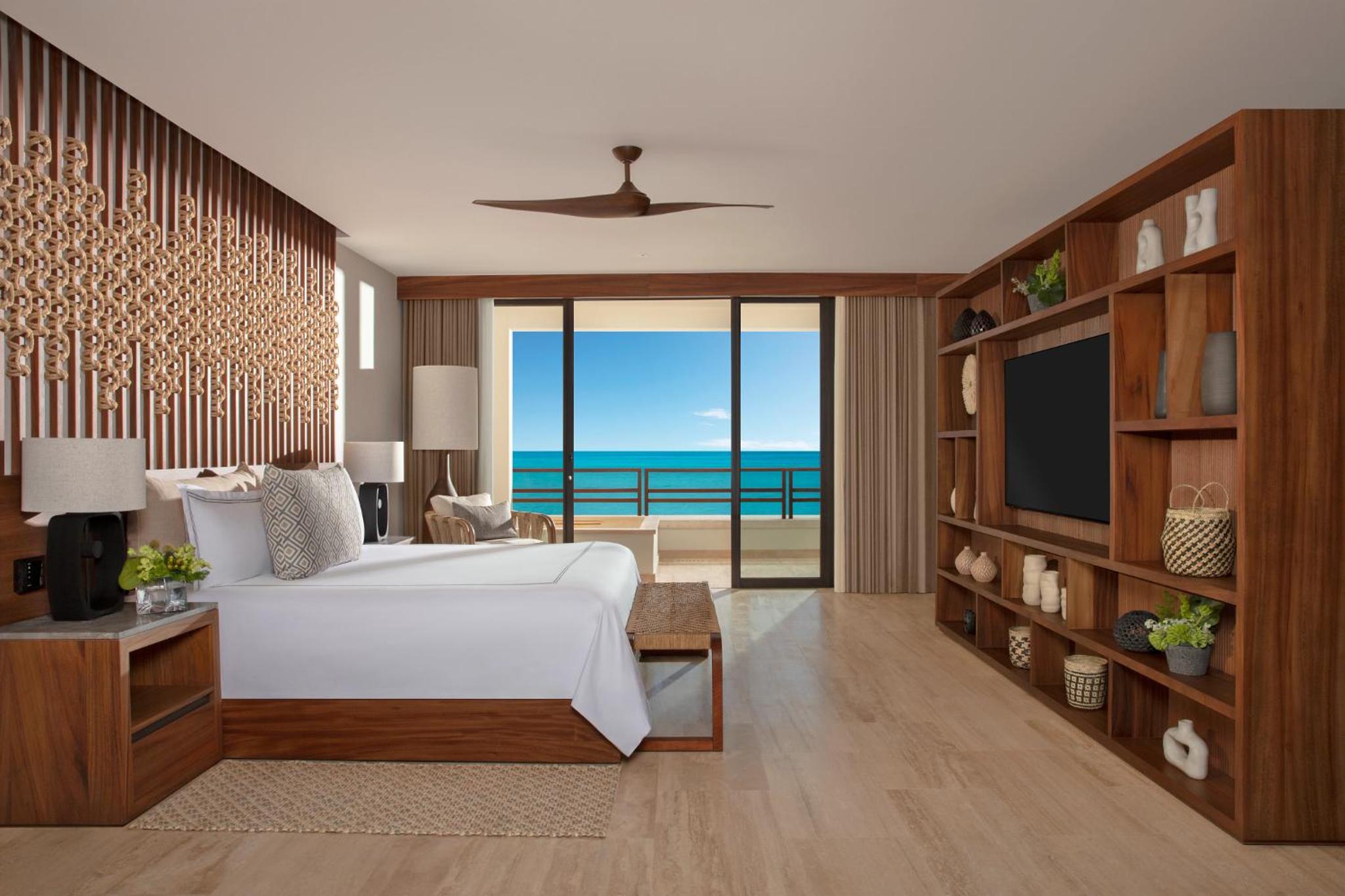 Preferred Club Junior Suite Ocean Front King
