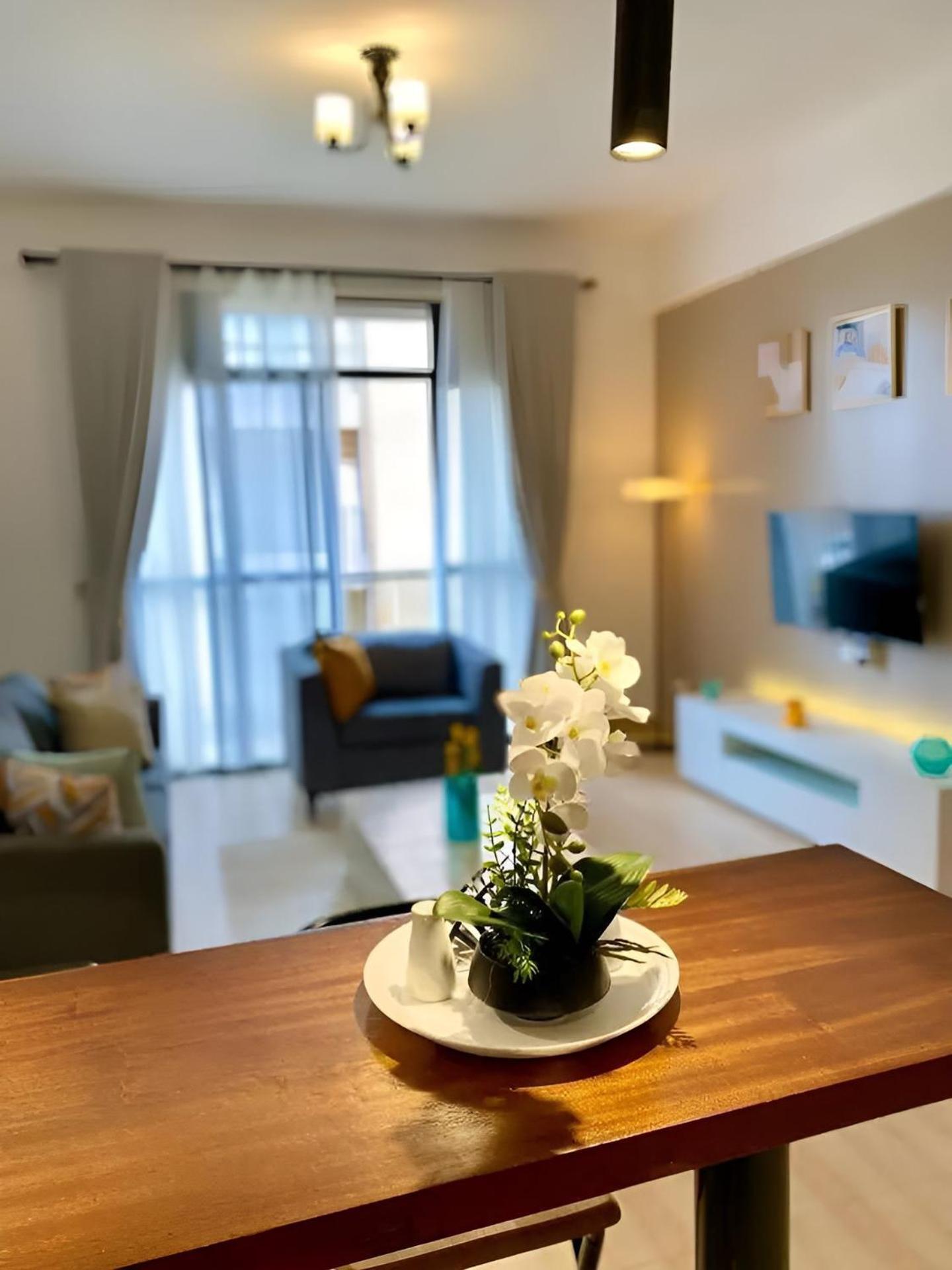 One-Bedroom Apartment With Balcony And Water View photo 2