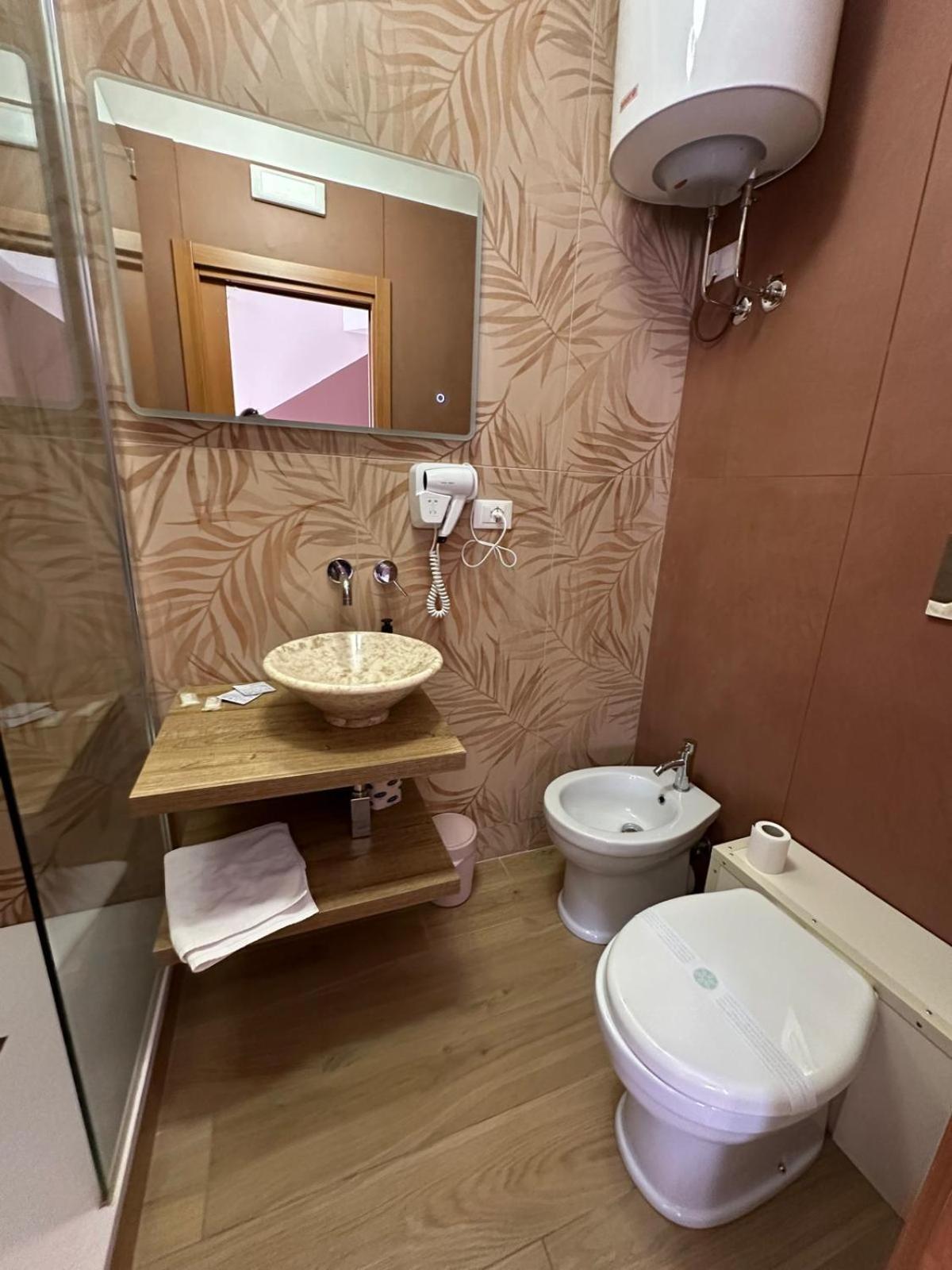 Deluxe Double Room with Balcony photo 3