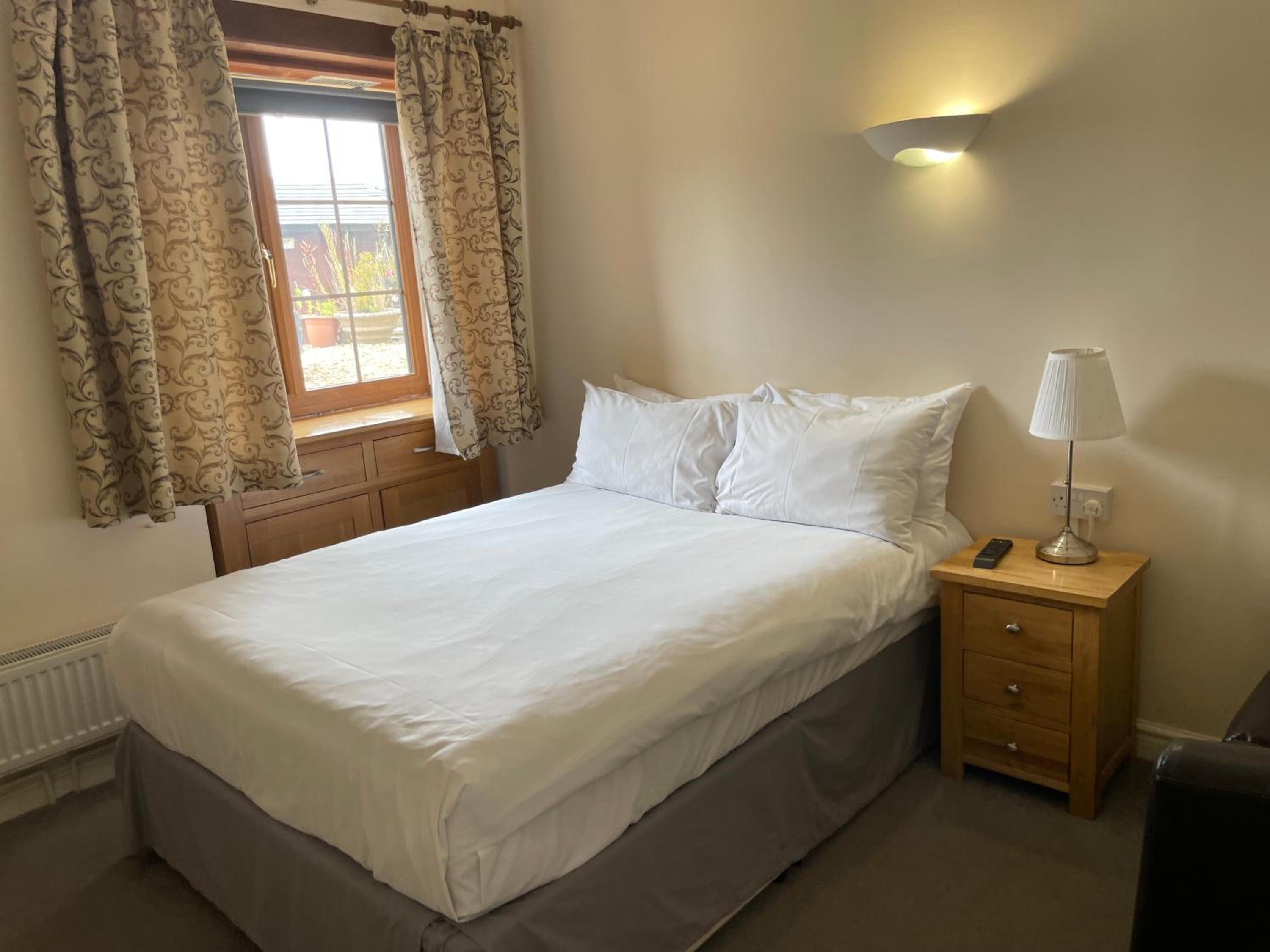 Economy Double Room with Private Bathroom - Photo 8