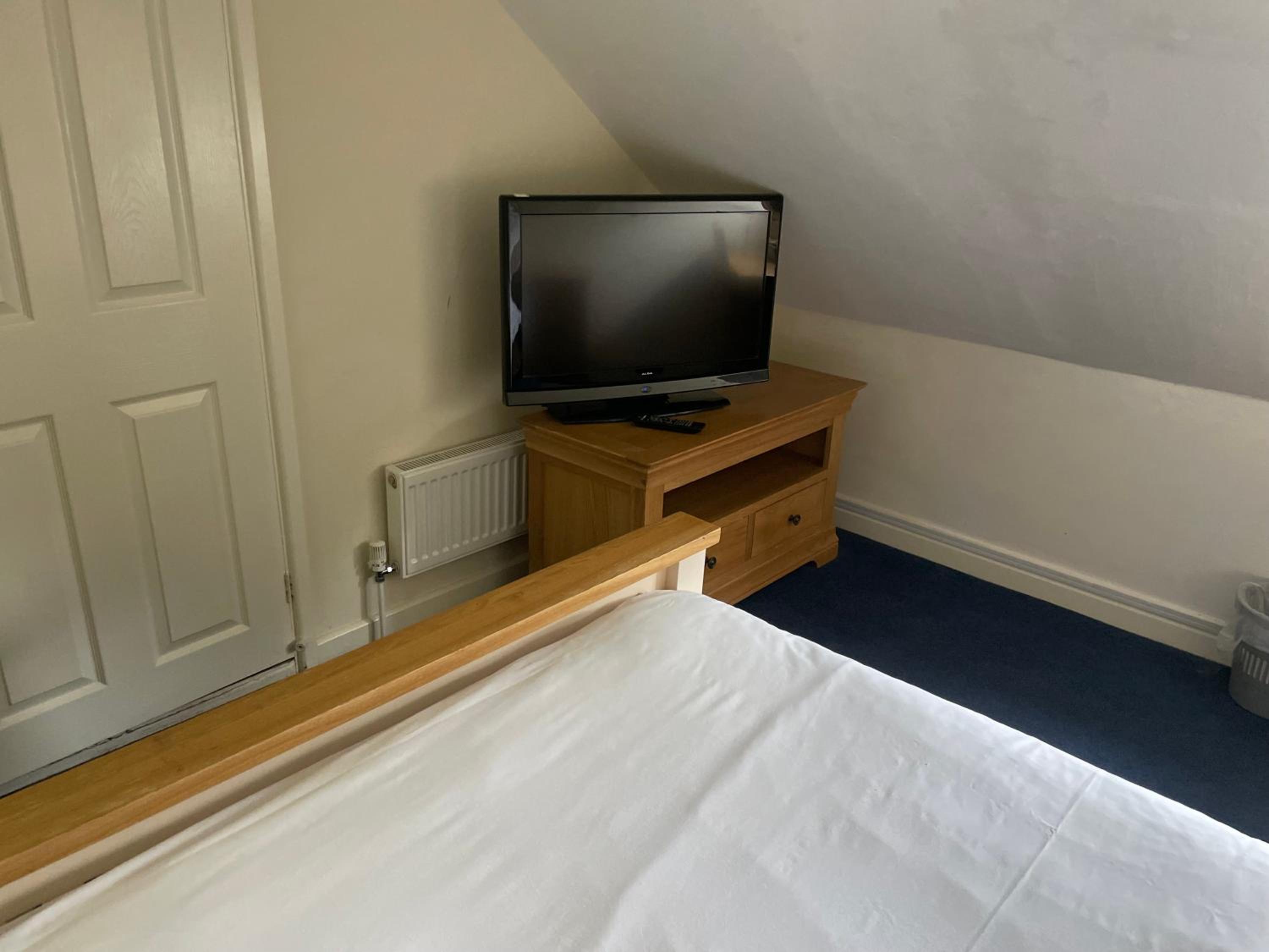 Economy Double Room with Private Bathroom - Photo 10