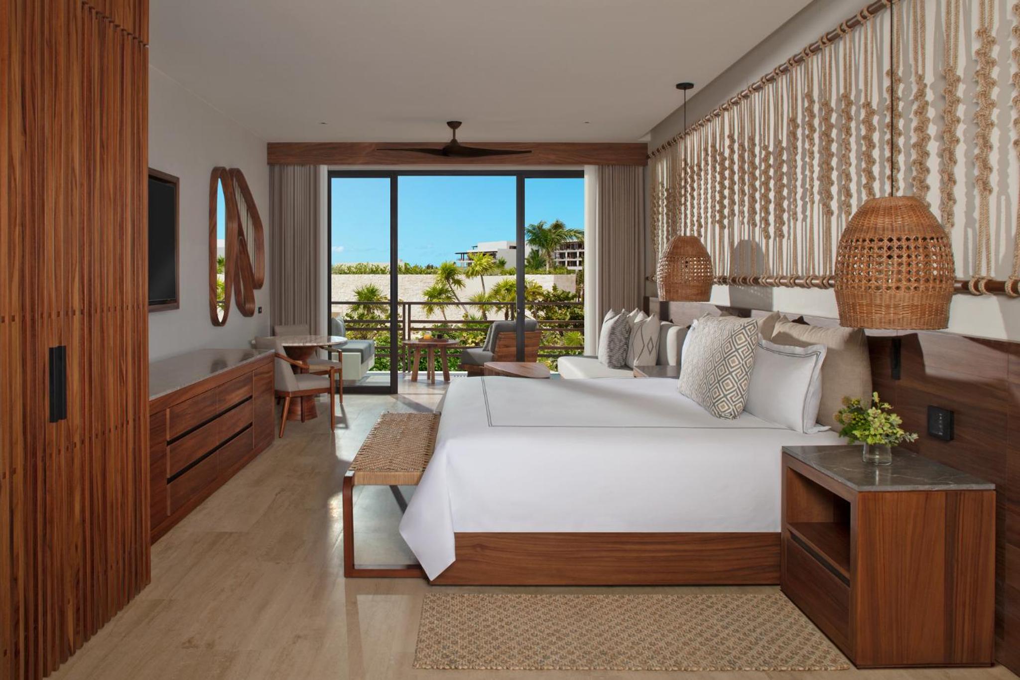 Preferred Club Junior Suite Tropical View King