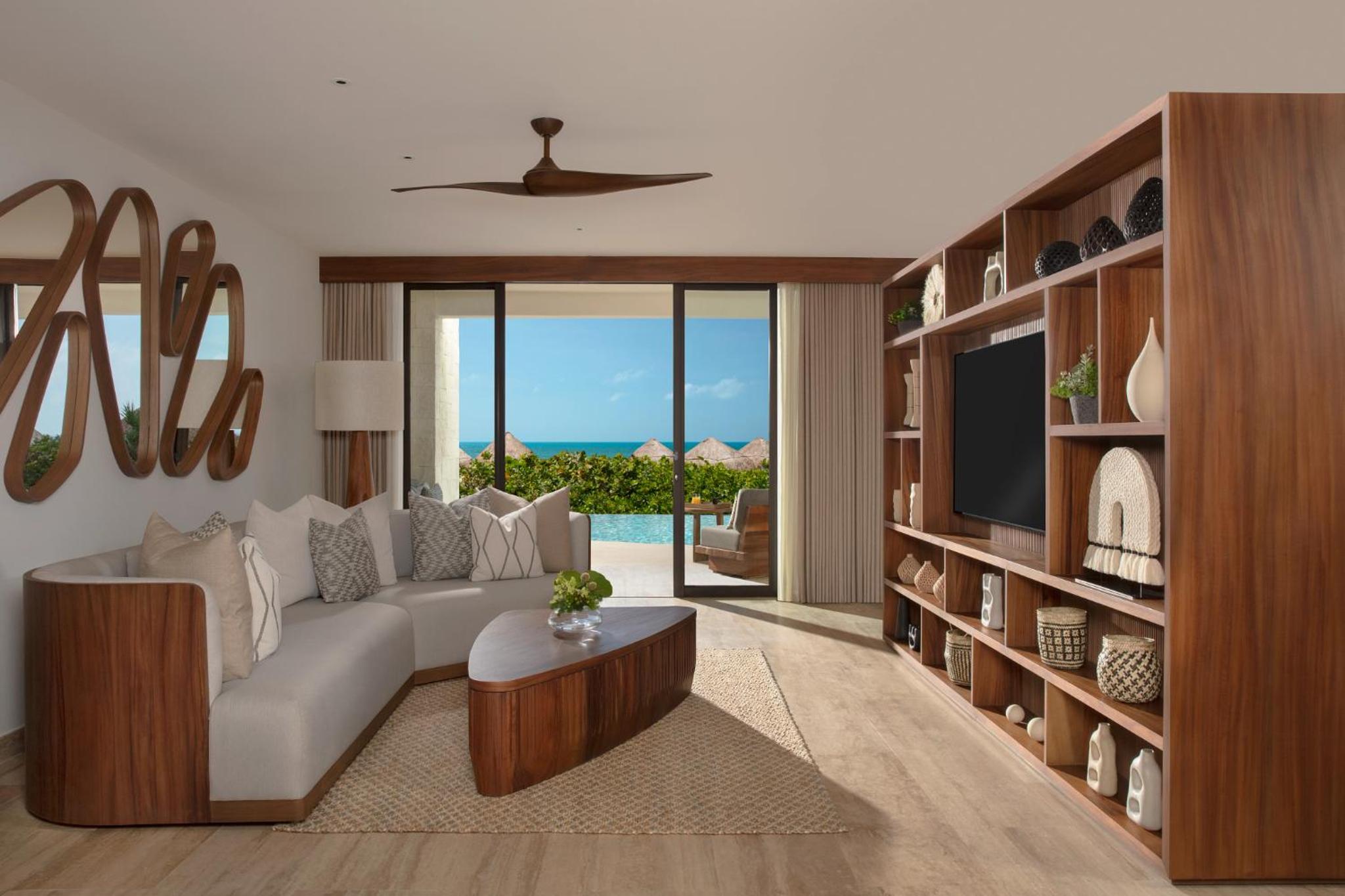 Preferred Club Master Suite Swim Out Ocean Front