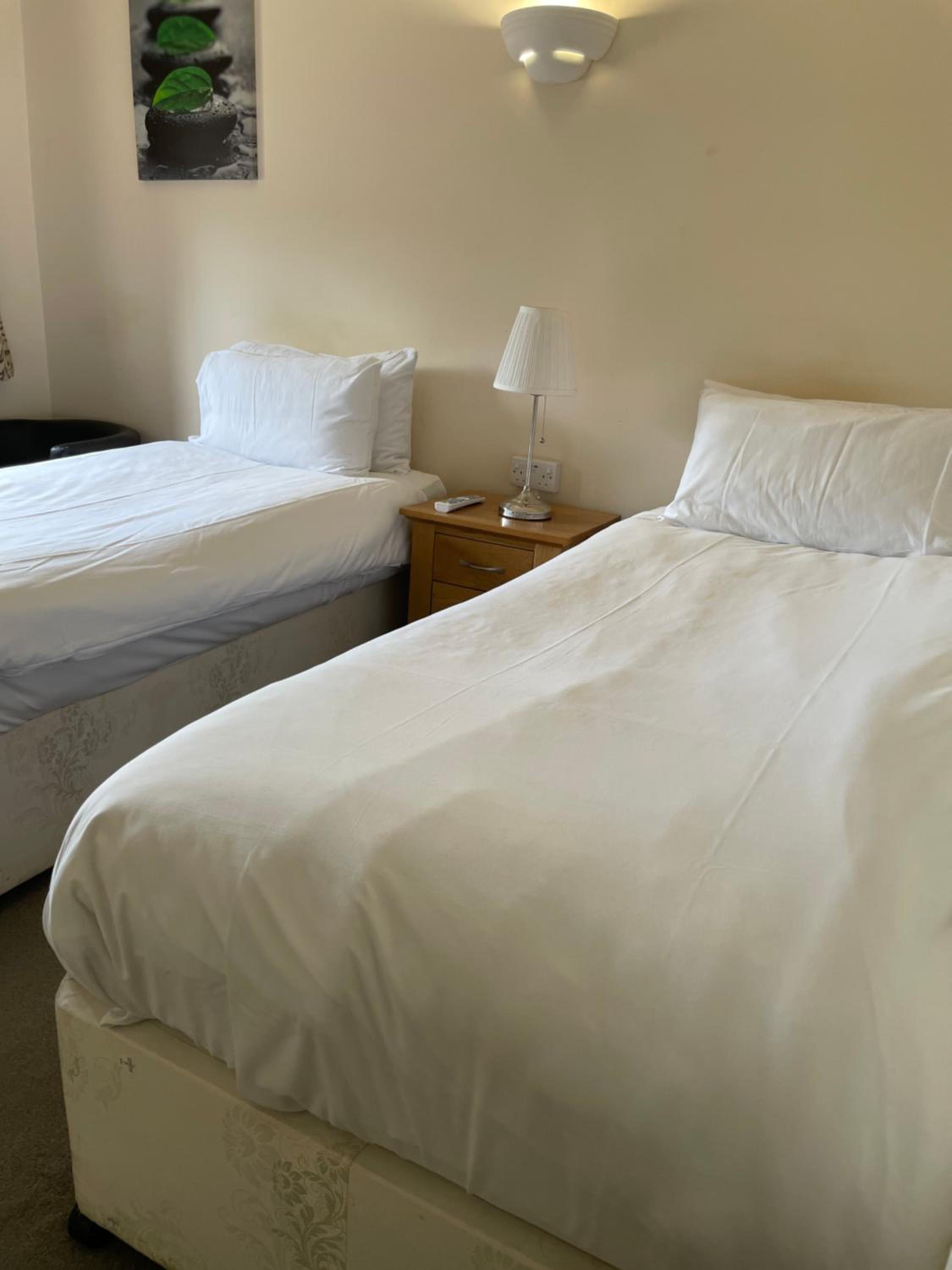 Economy Twin Room with Private Bathroom - Photo 21