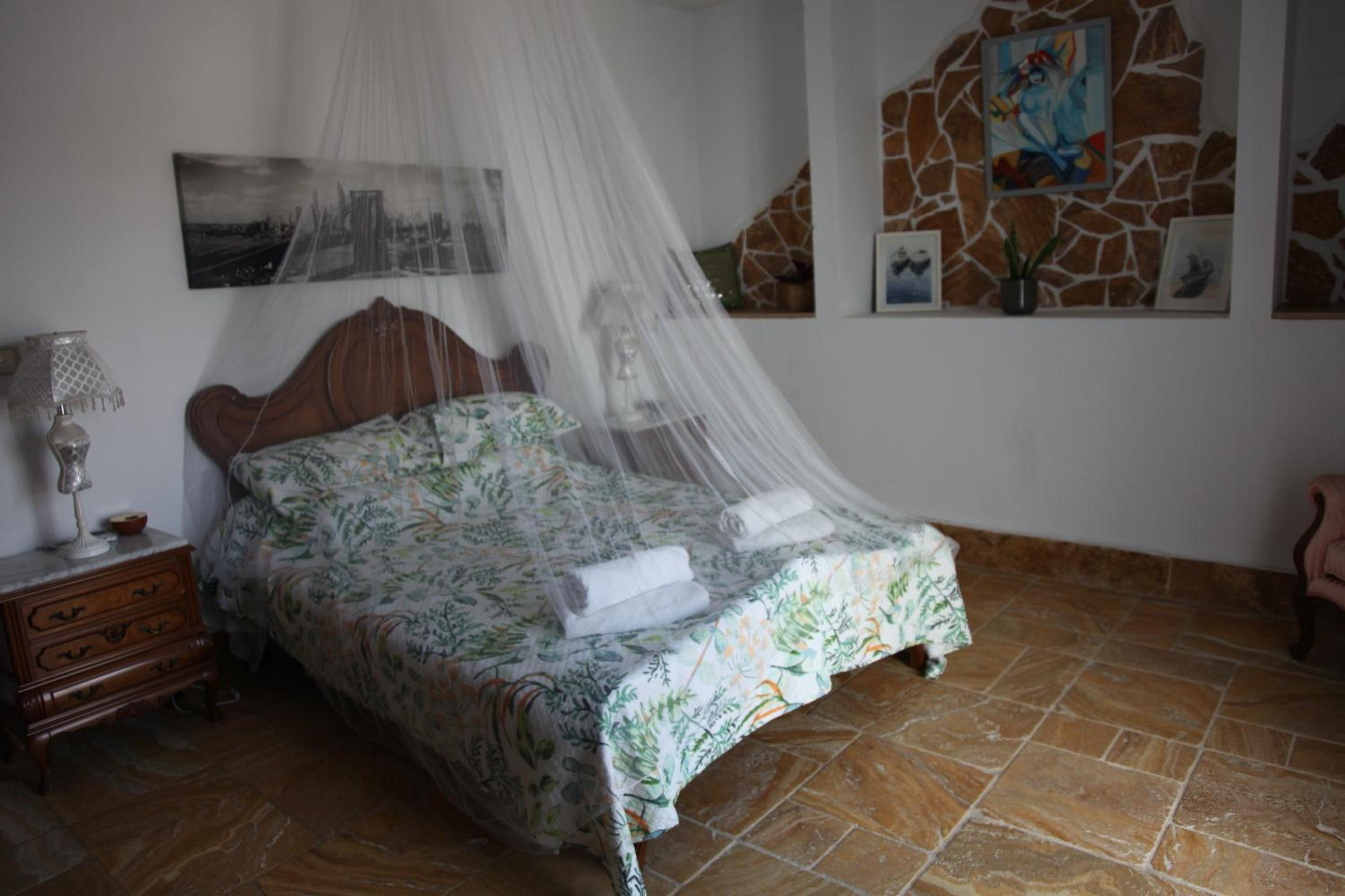 Apartamento de tres habitaciones con piscina privada