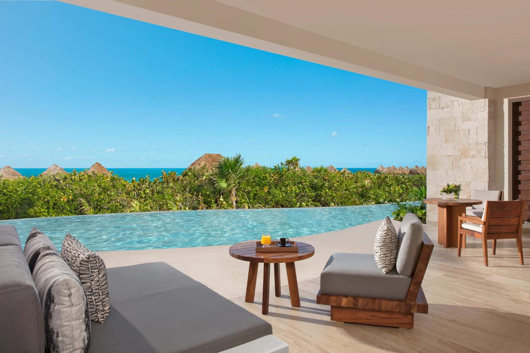 Preferred Club Master Suite Swim Out Ocean Front