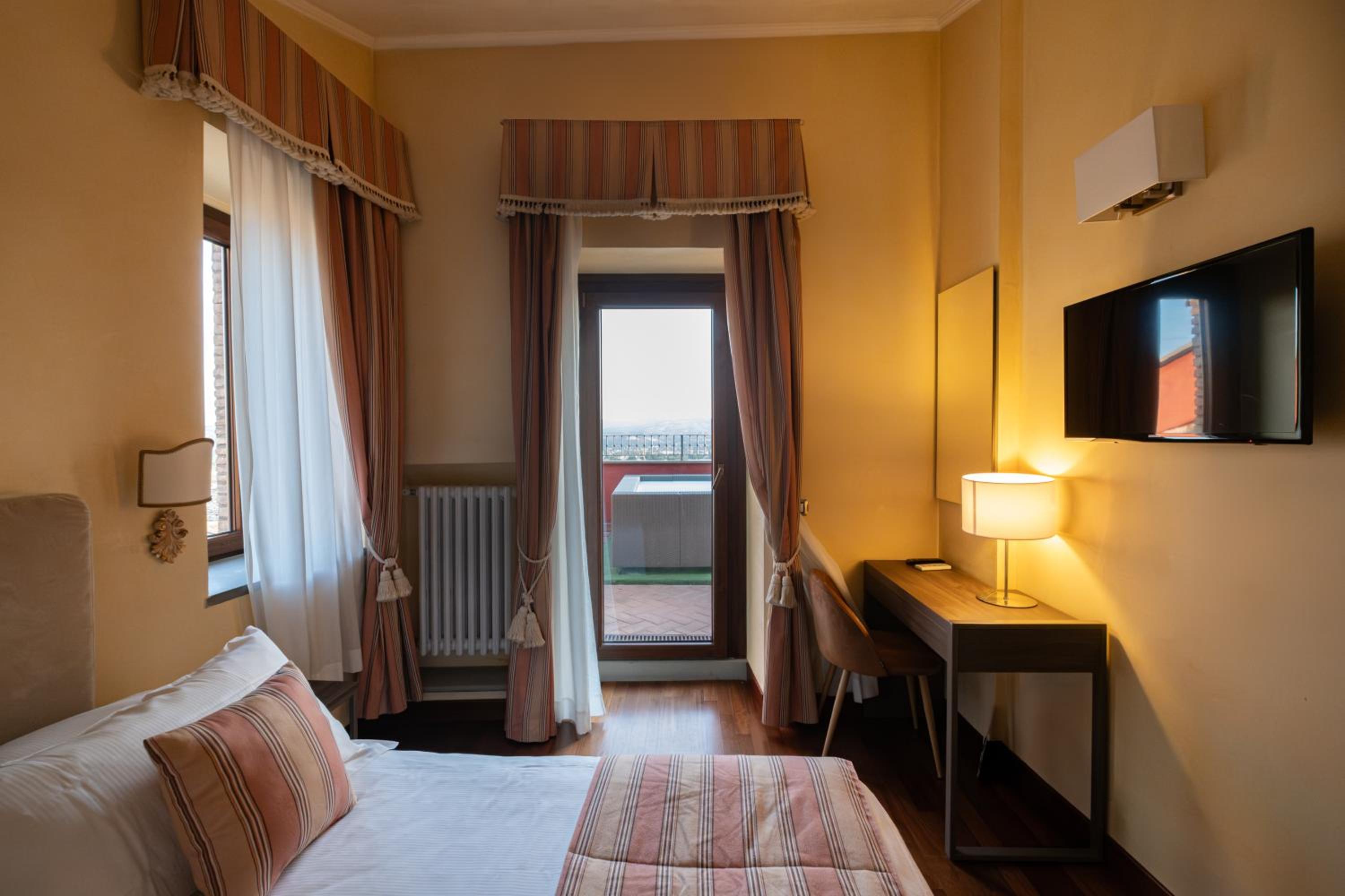 Junior Suite with Private Pool - Photo 1