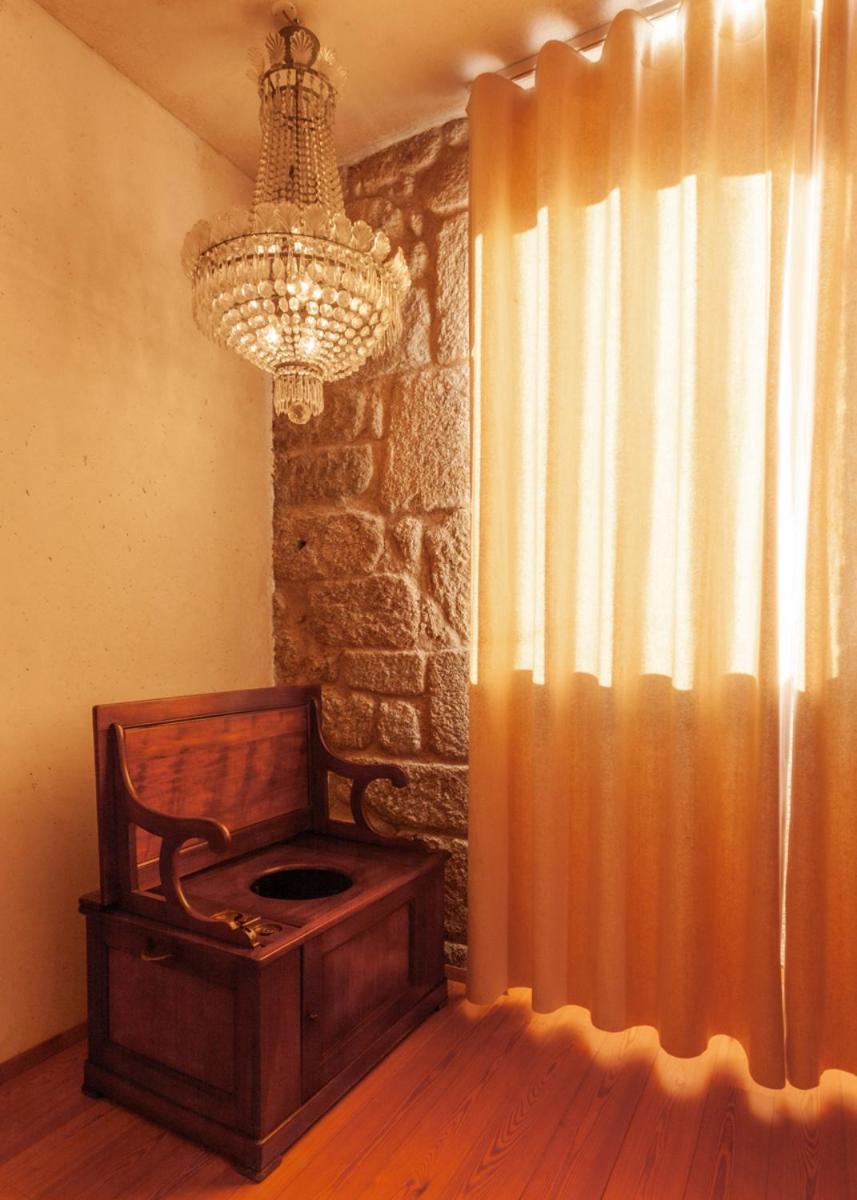 Deluxe Queen Suite - Photo 10