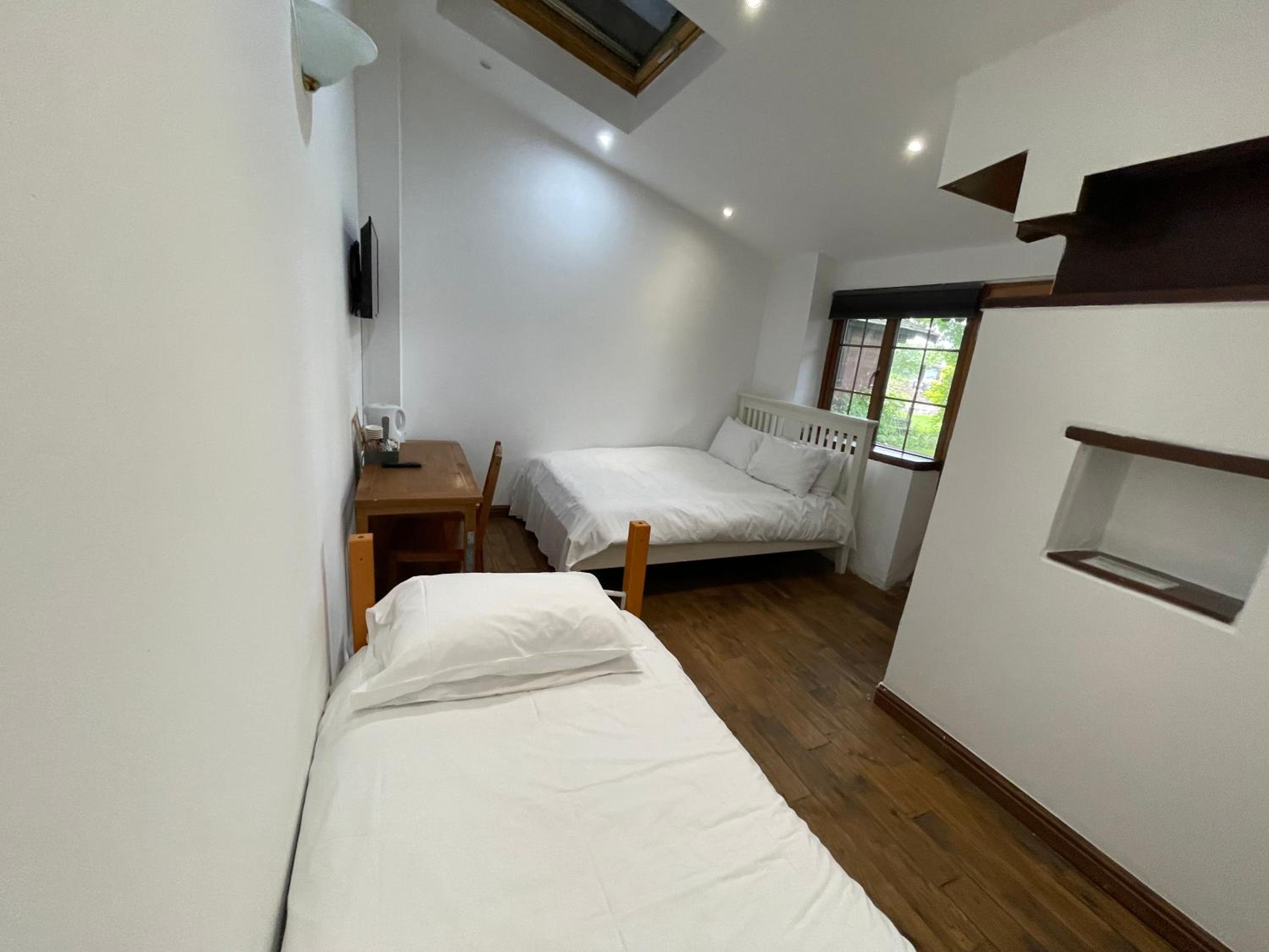 Family Room with Garden View - Photo 6