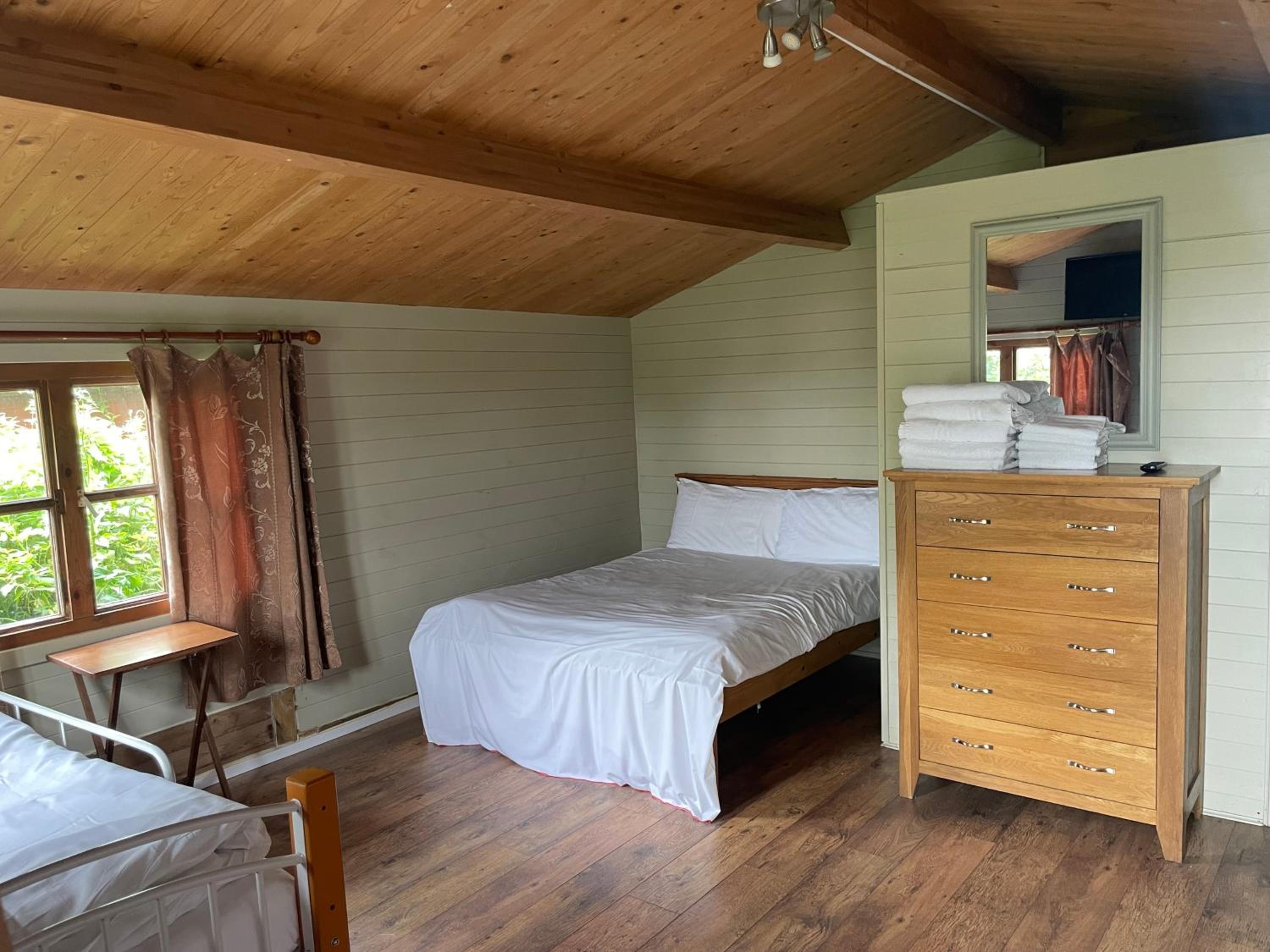 Family Room with Private Bathroom - Photo 7