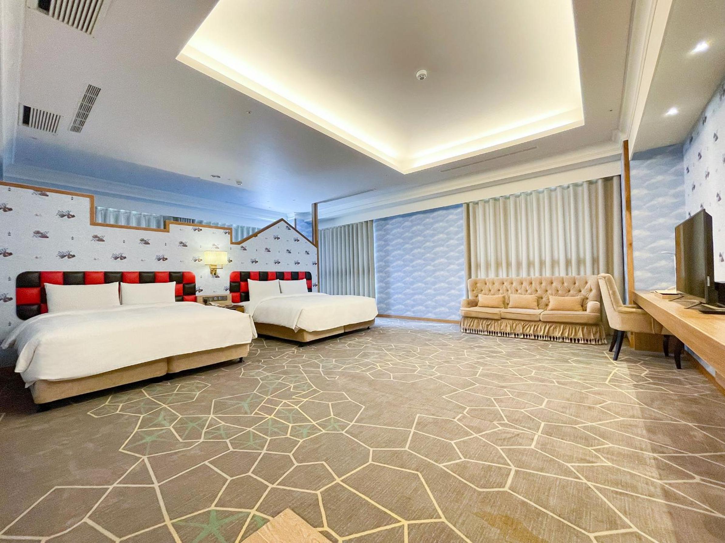 Deluxe Family Suite photo 1