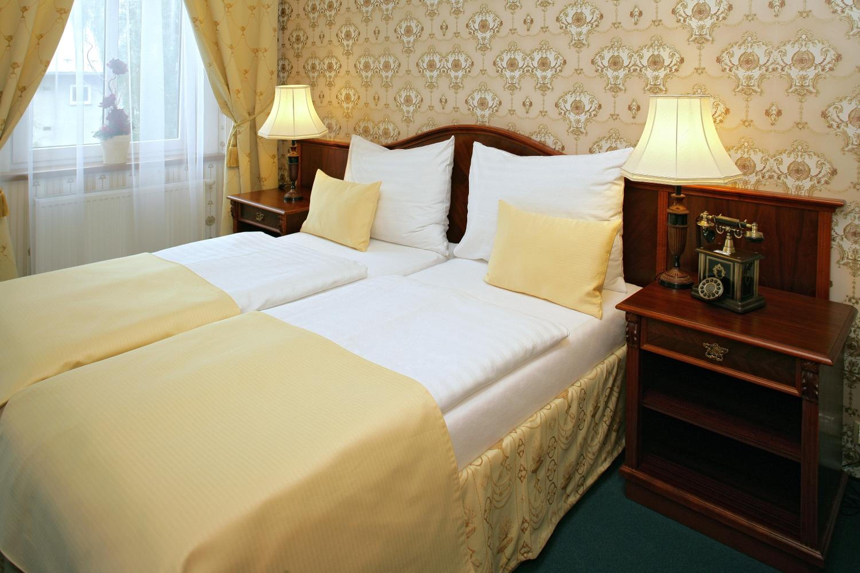 Double or Twin Room - Photo 9