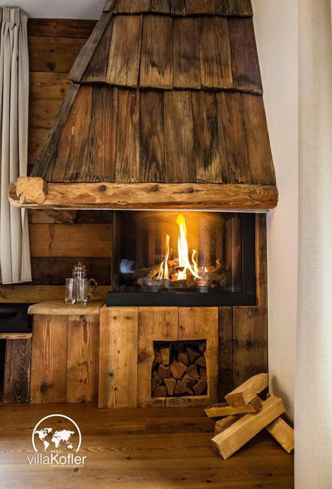 Suite with Sauna, Hot tub and Fireplace photo 2