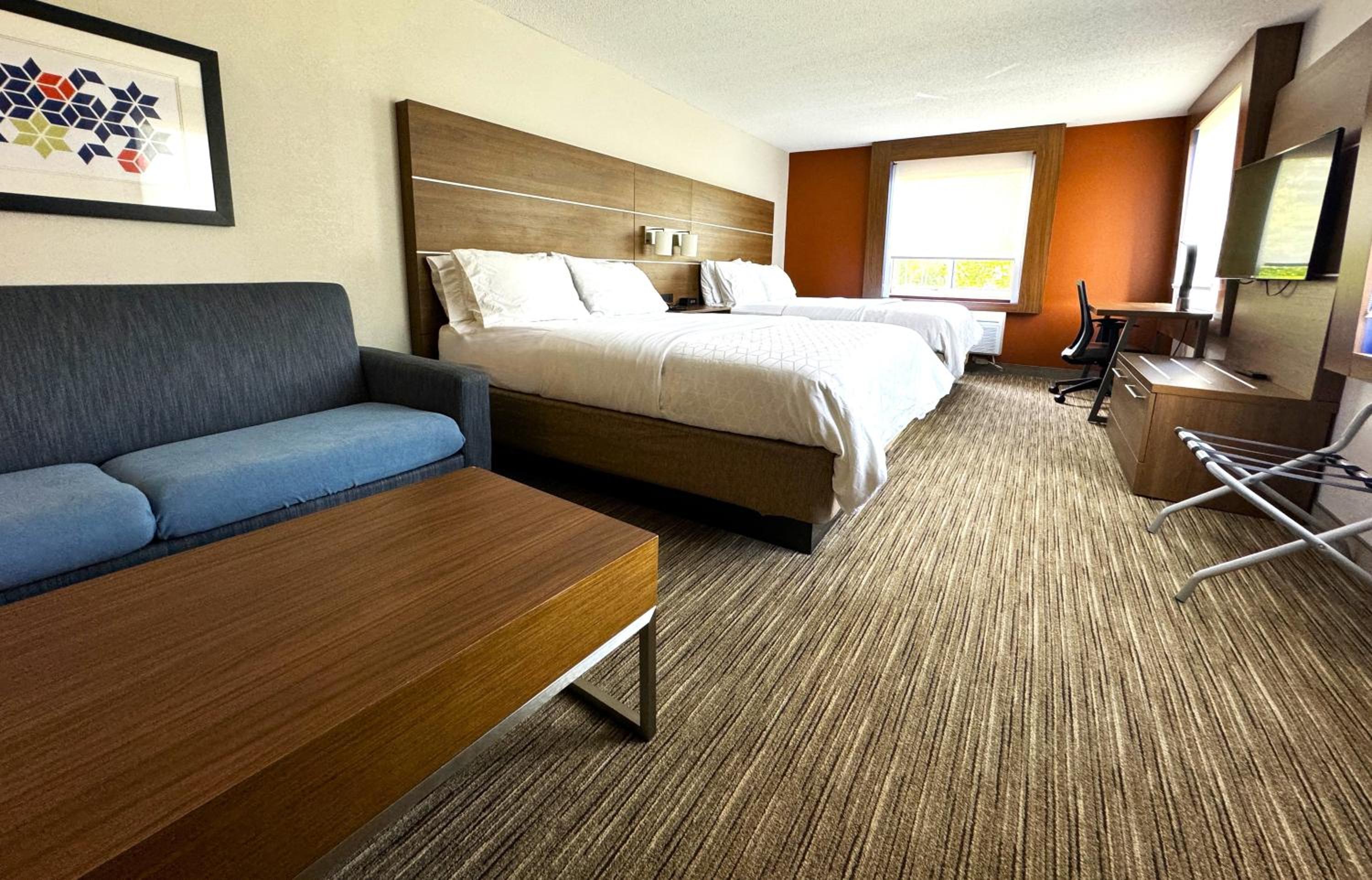 Suite with Two Queen Beds - Photo 12