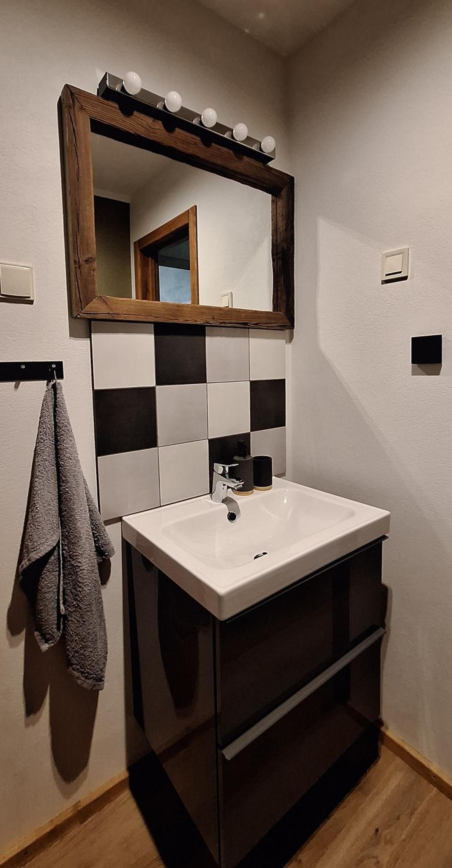 One-Bedroom Apartment photo 2