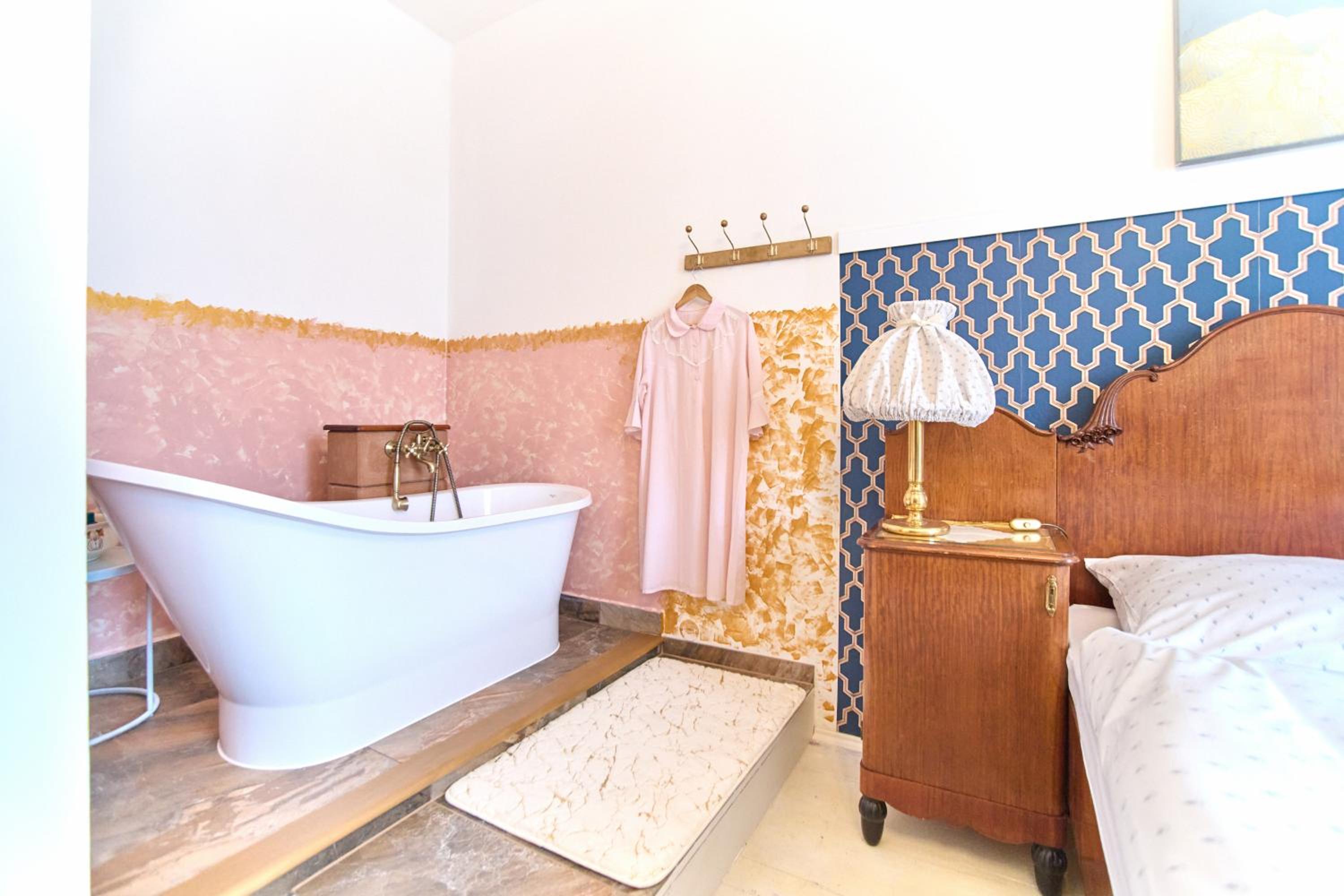 Deluxe Double Room with Bath photo 2