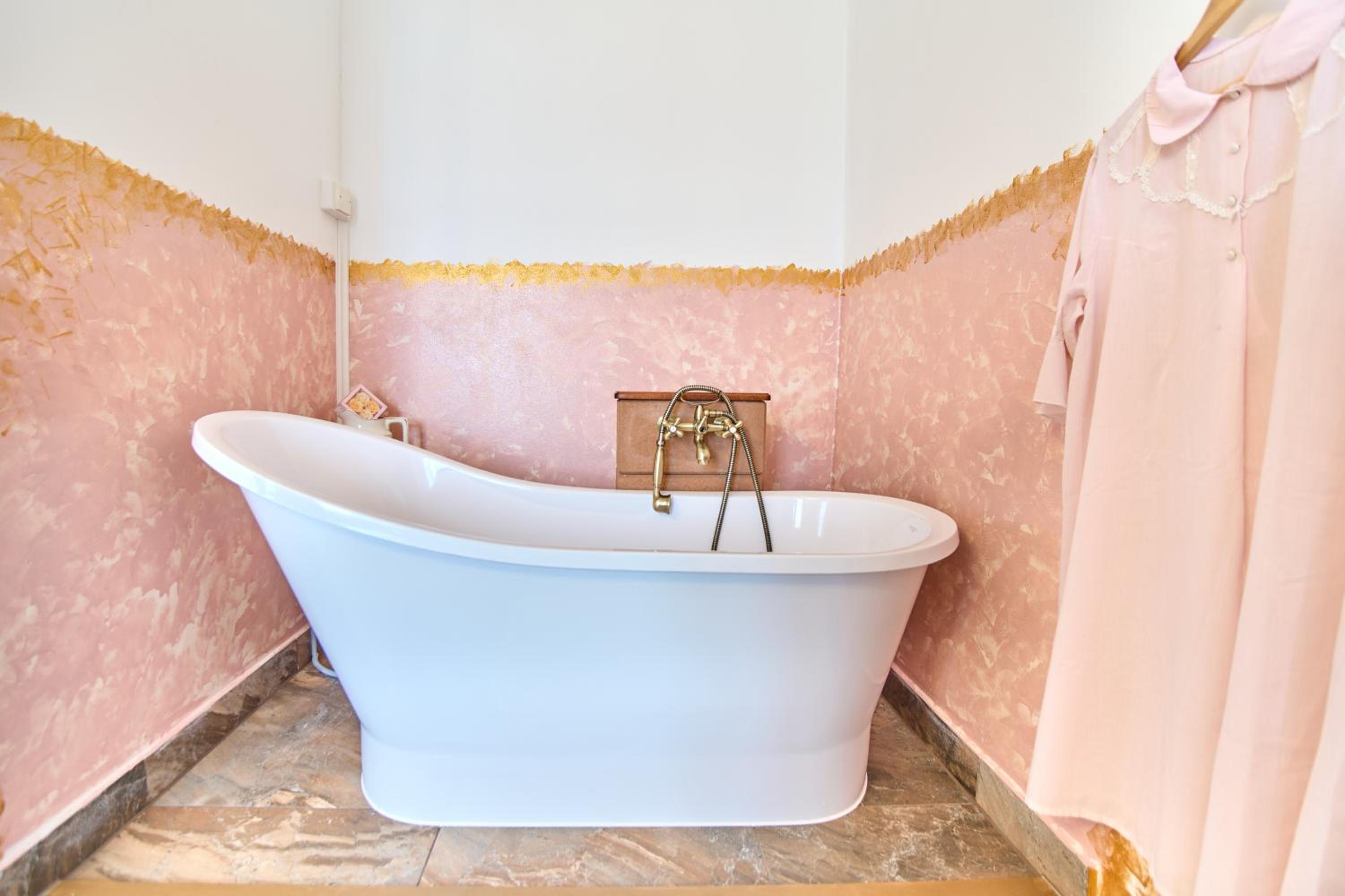 Deluxe Double Room with Bath photo 3