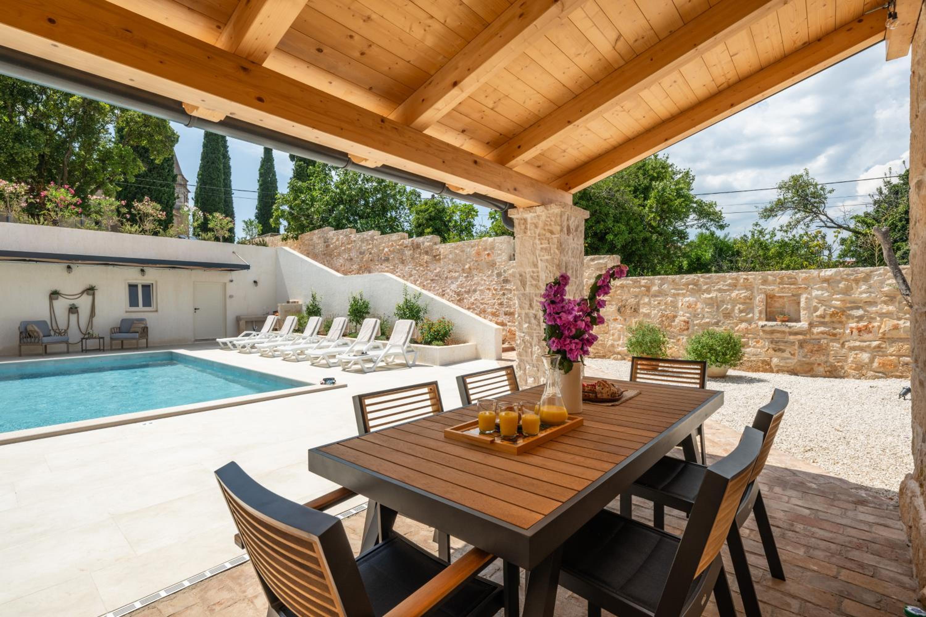 Three-Bedroom Villa photo 2