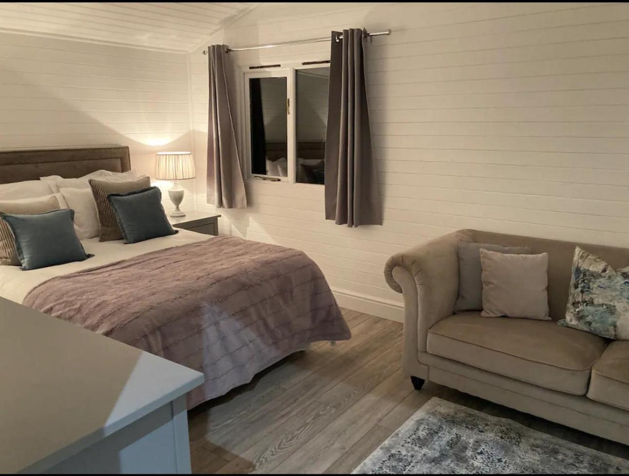 One-Bedroom House photo 2