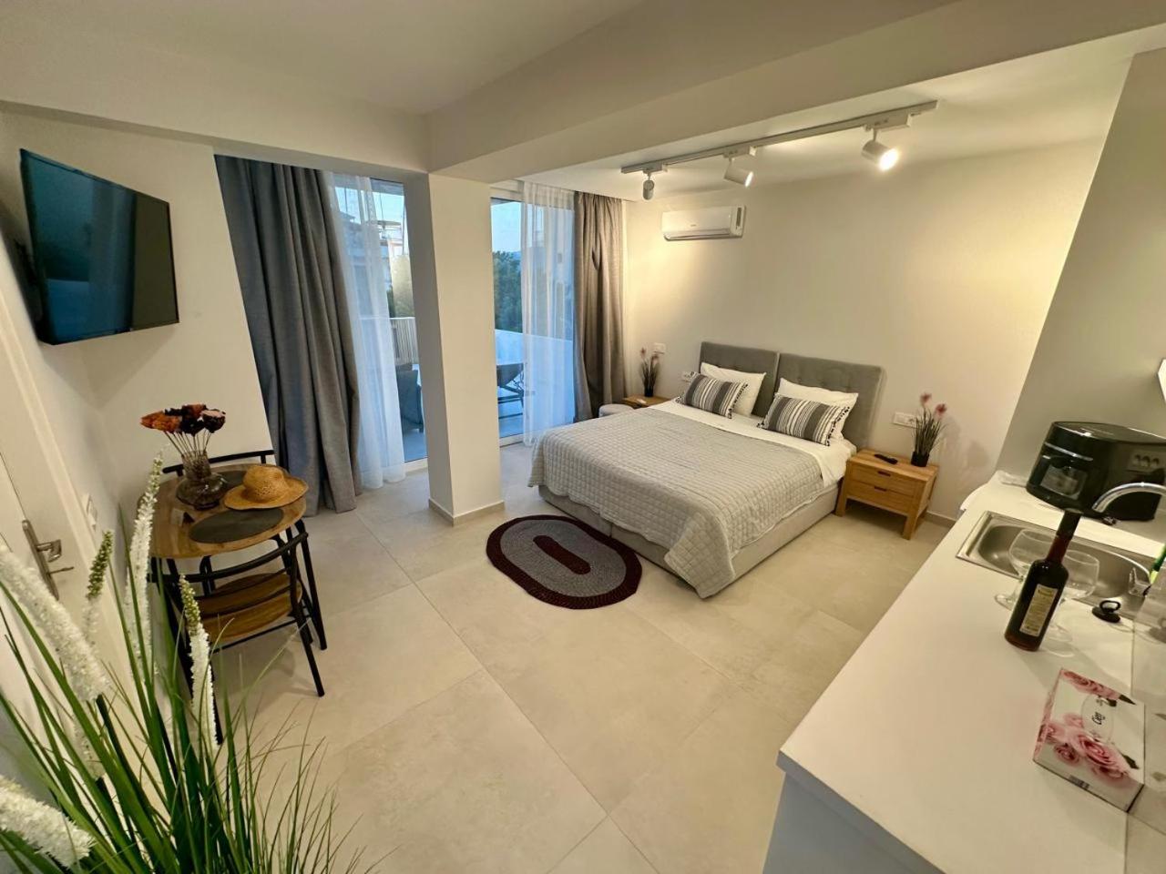 Deluxe Double Room with Balcony and Sea View
