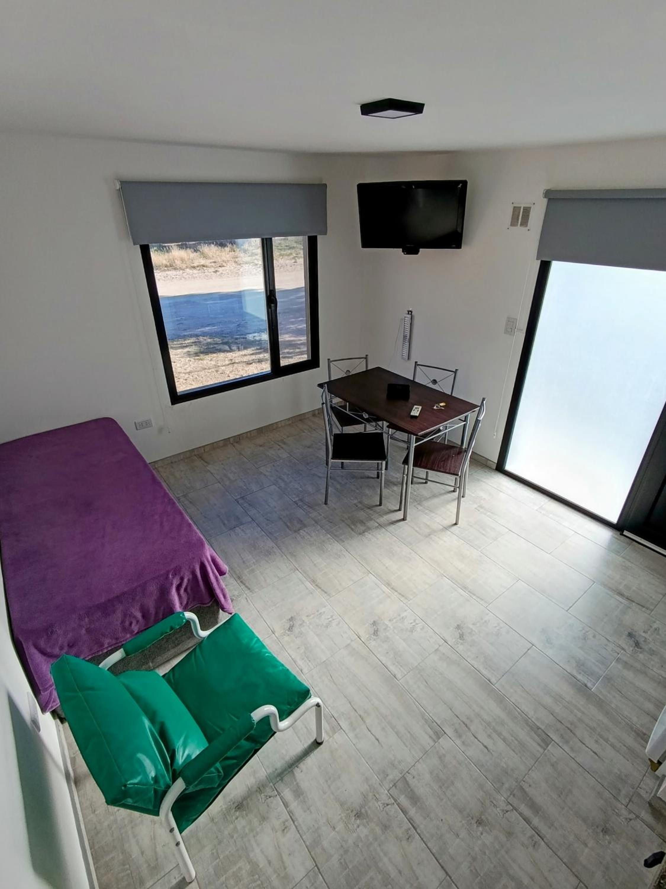 One-Bedroom Apartment photo 1