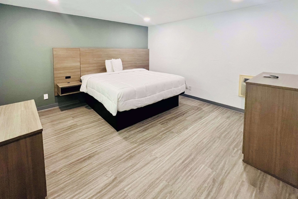 Room, 1 King Bed, Accessible, Non Smoking