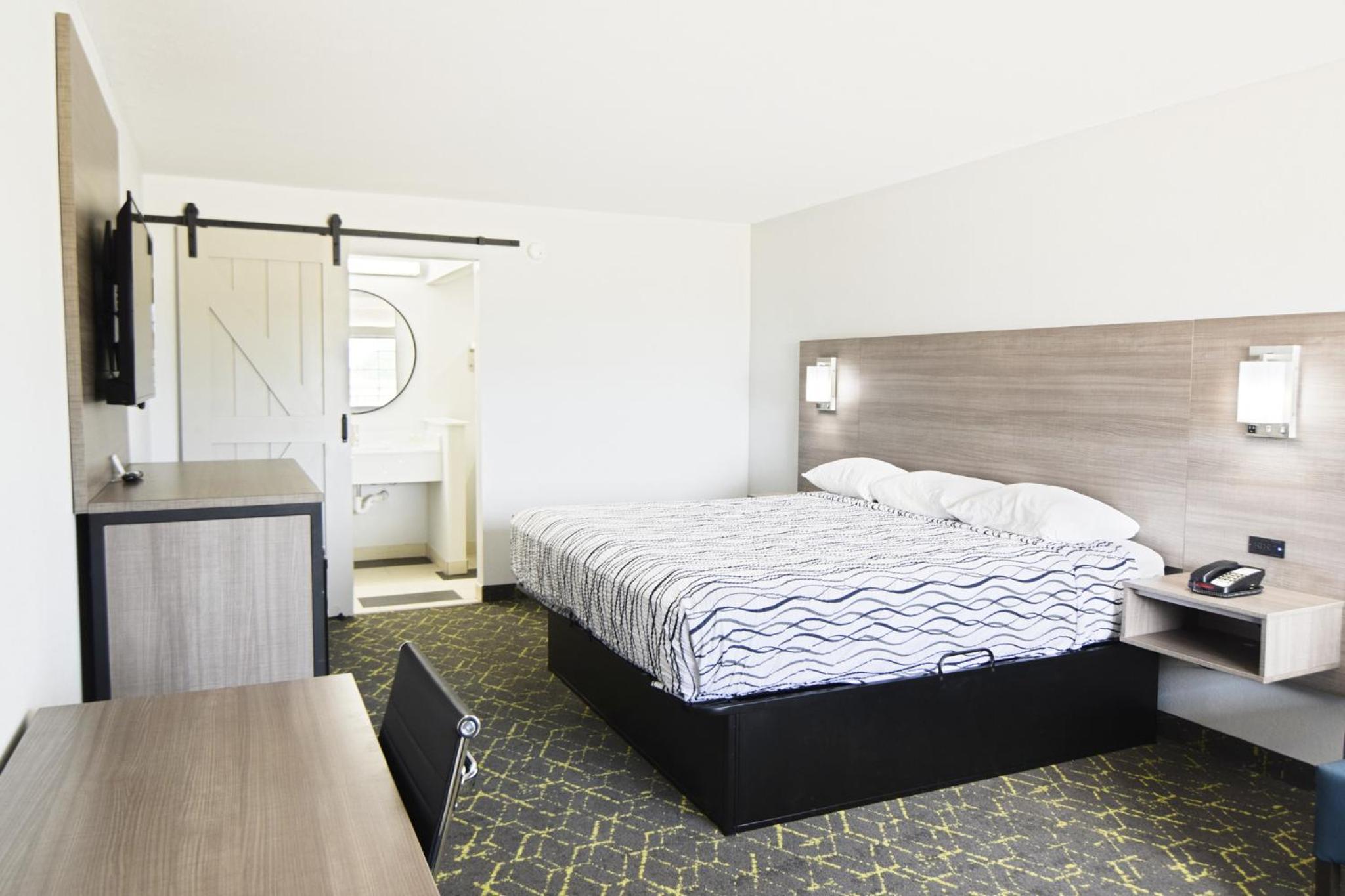 King Room - Non-Smoking photo 1