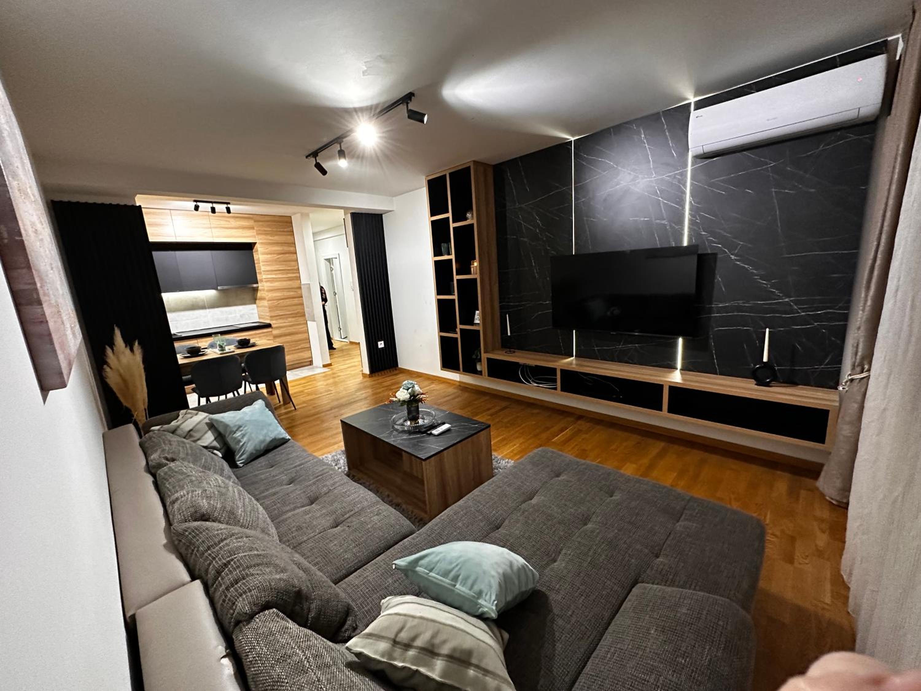 One-Bedroom Apartment photo 1