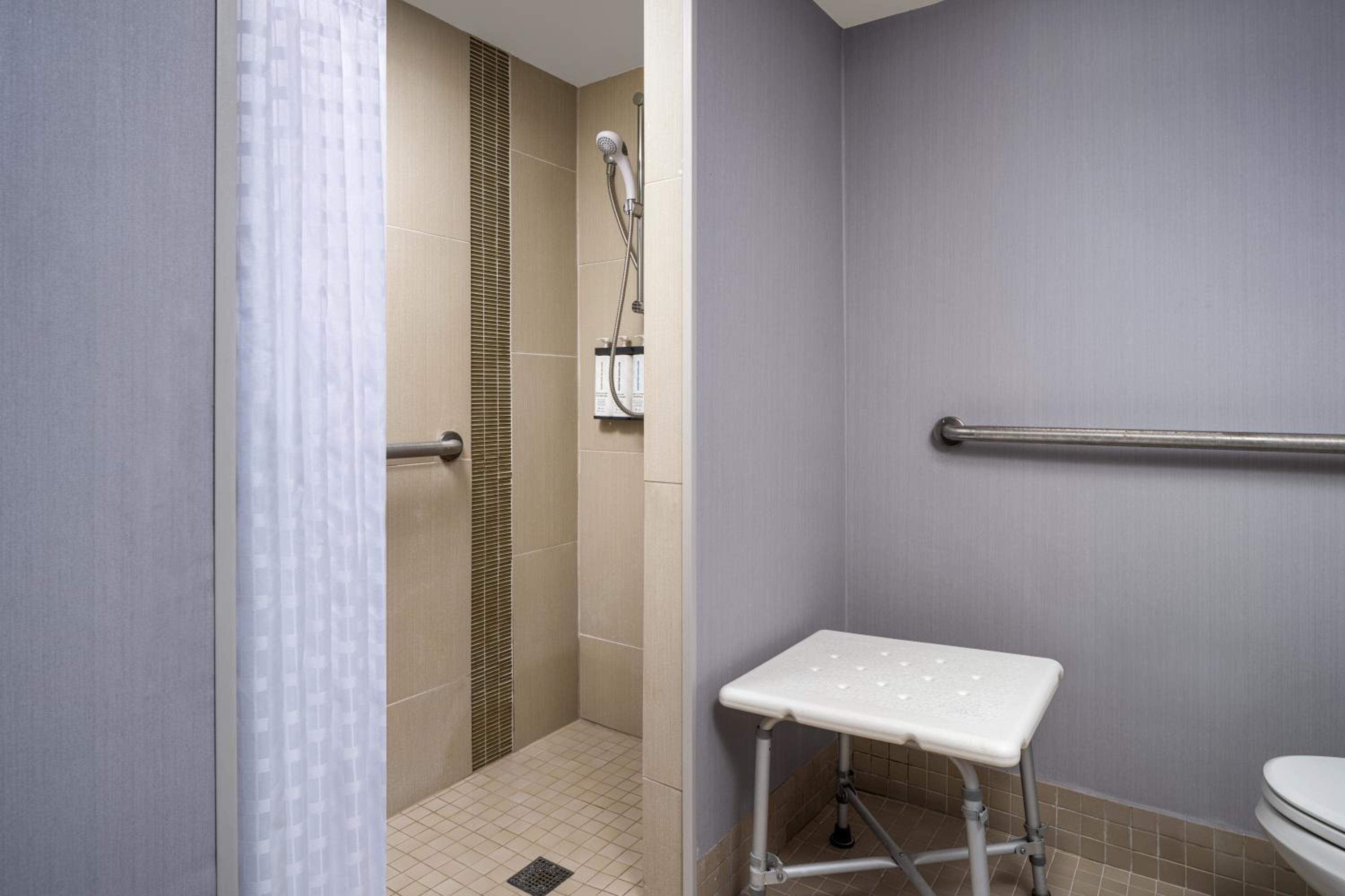 King Room with Sofa Bed and Accessible Tub - Disability Access - Photo 3