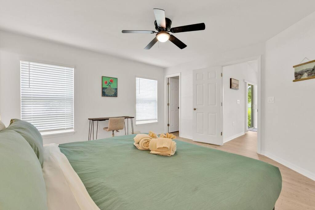 Three-Bedroom House photo 3