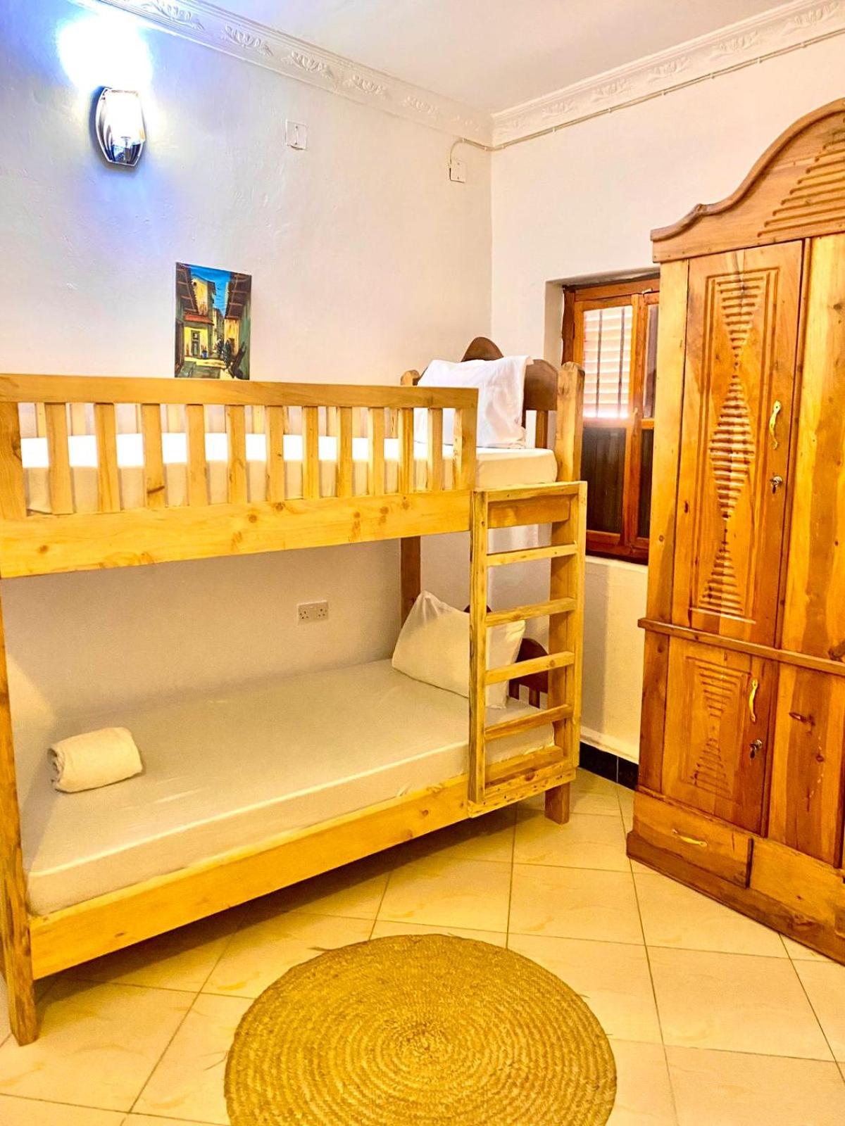 4-Bed Mixed Dormitory Room photo 2