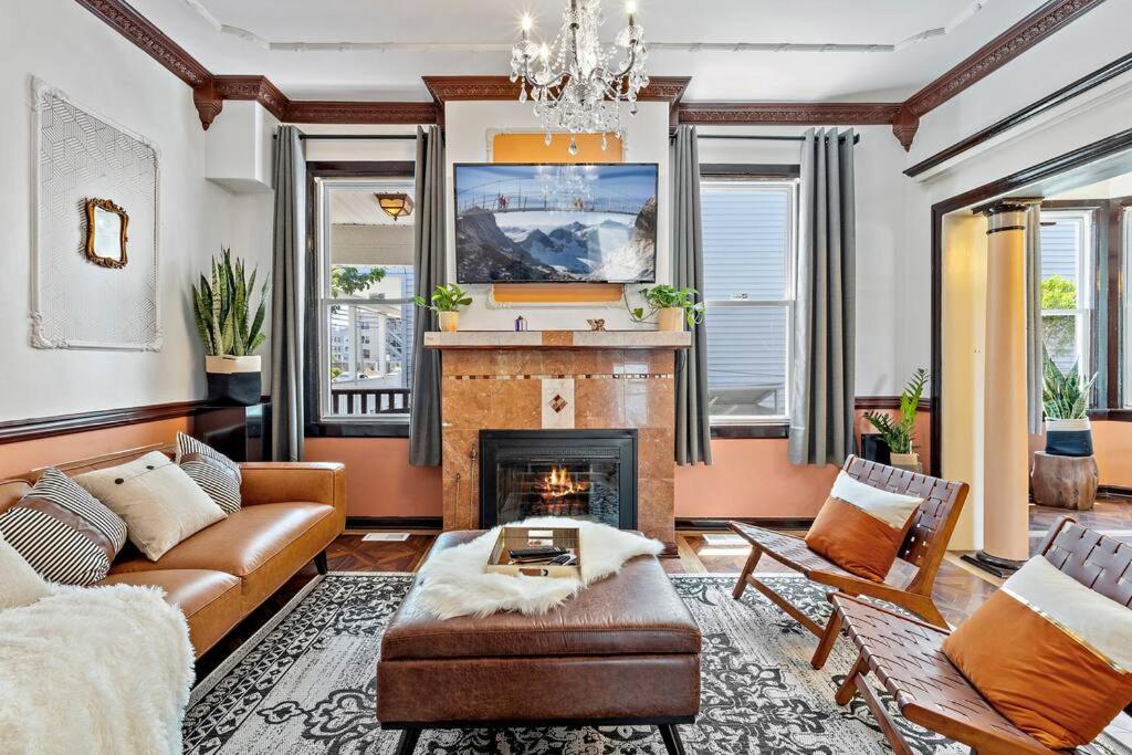 Five-Bedroom House photo 1