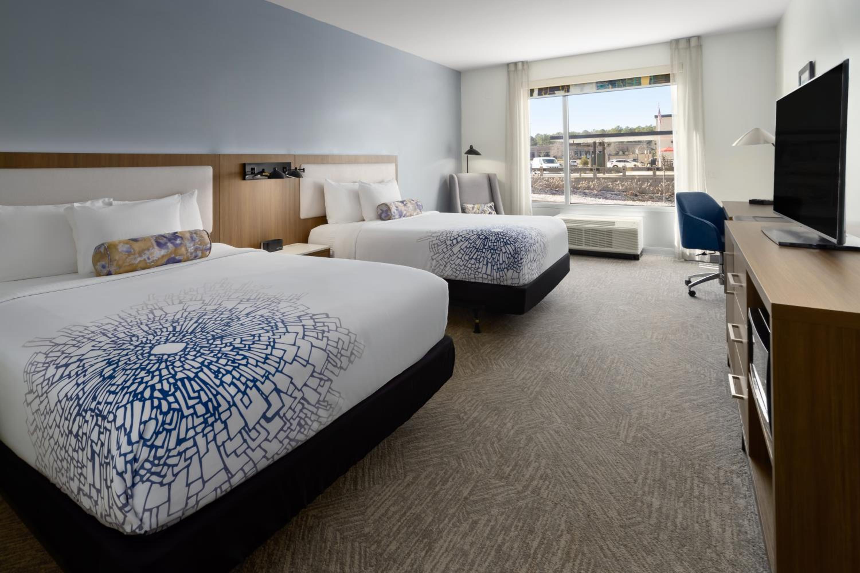 Queen Room with Two Queen Beds and Tub with Grab Bars - Mobility and Hearing Impaired Access/Non-Smoking - Photo 3