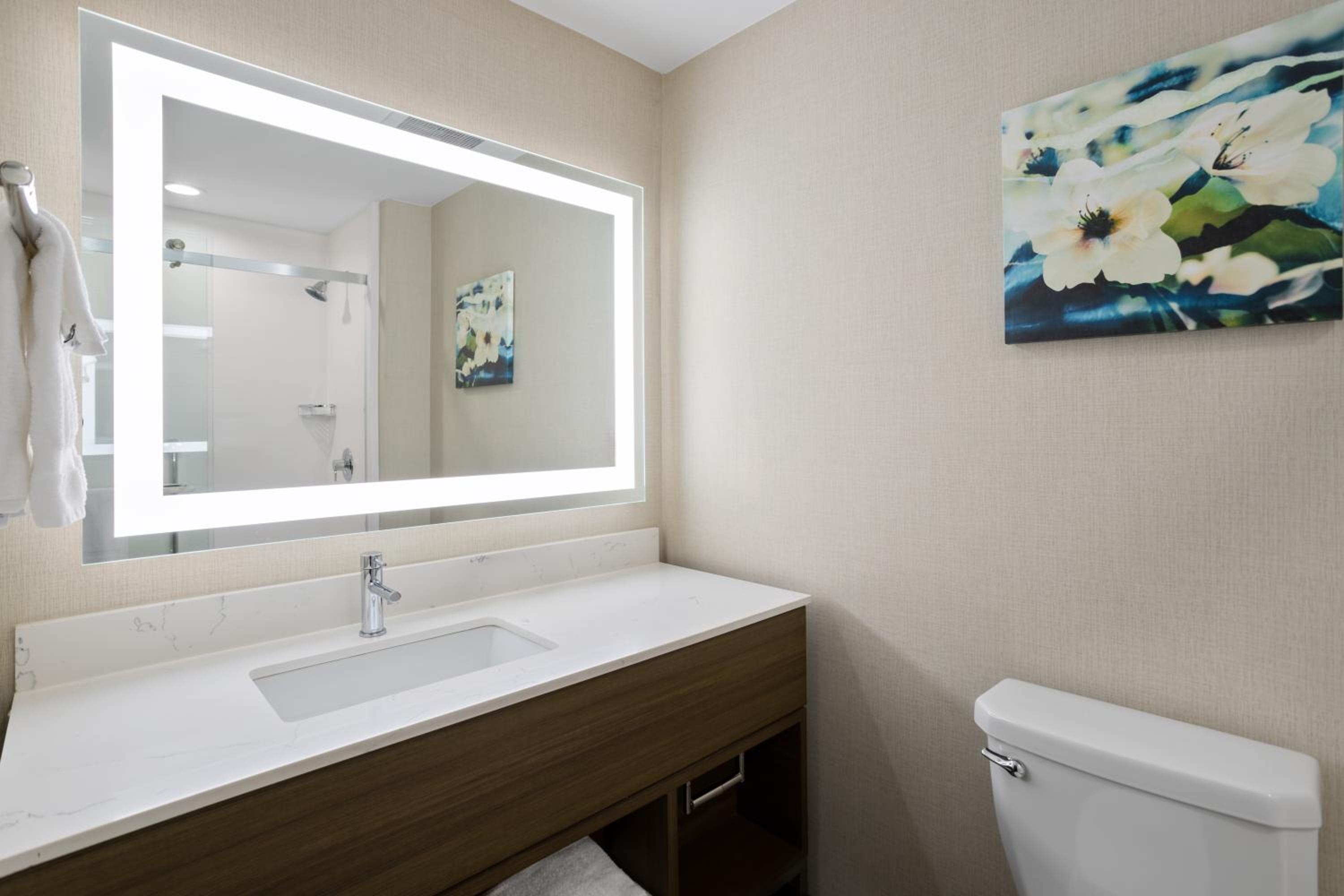 King Room - Non-Smoking - Photo 5