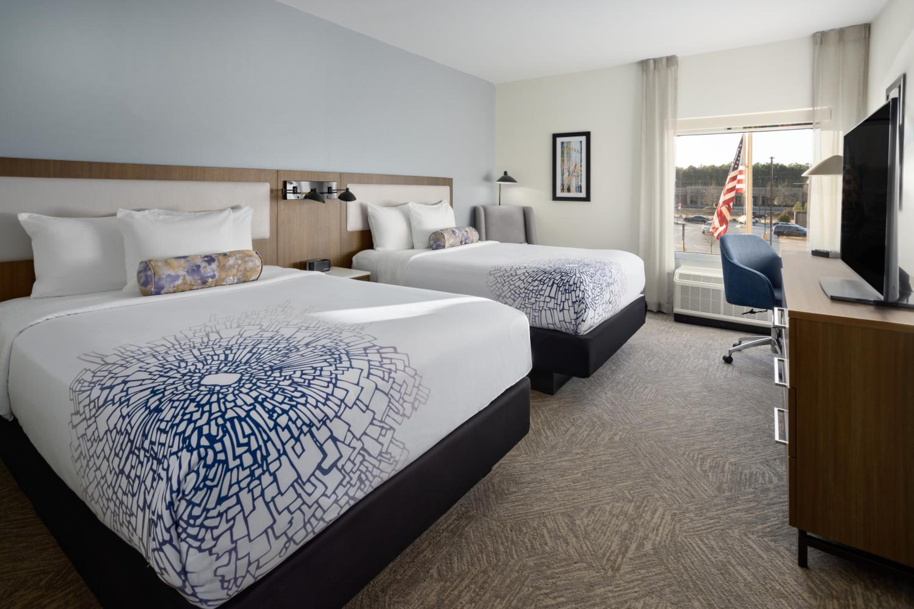 Queen Room with Two Queen Beds - Non-Smoking - Photo 4