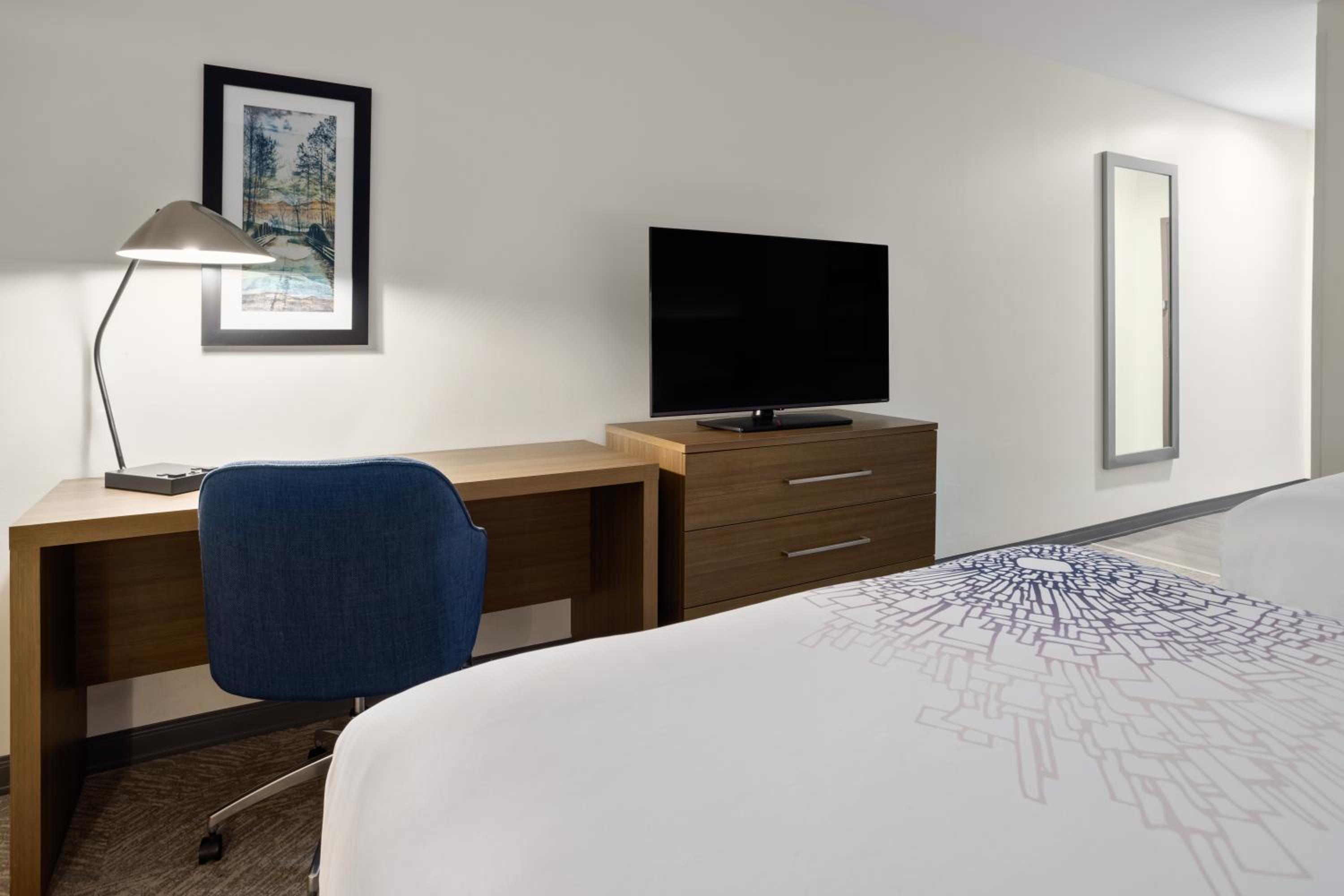 Queen Room with Two Queen Beds and Tub with Grab Bars - Mobility and Hearing Impaired Access/Non-Smoking - Photo 4