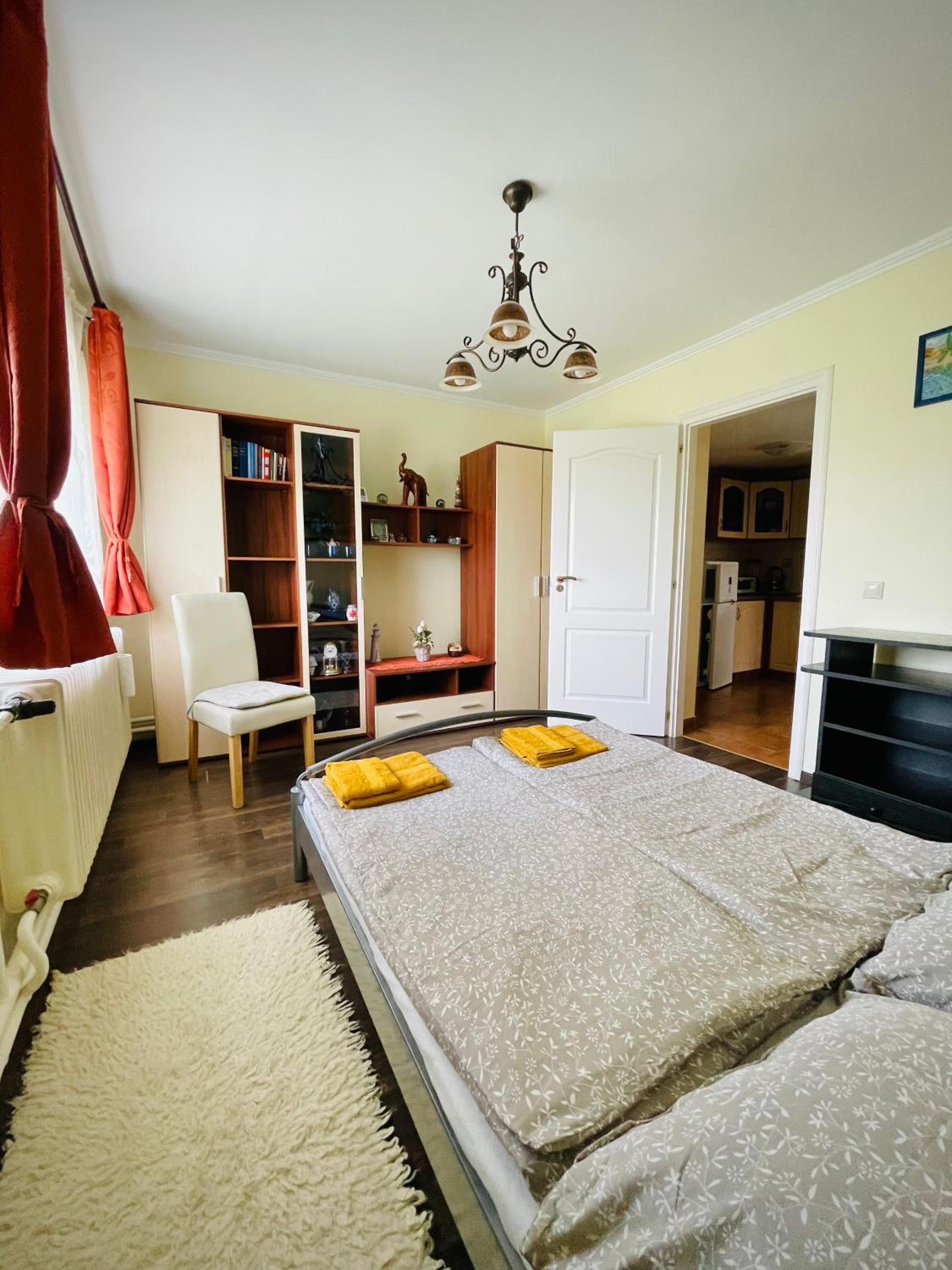 One-Bedroom Apartment photo 2