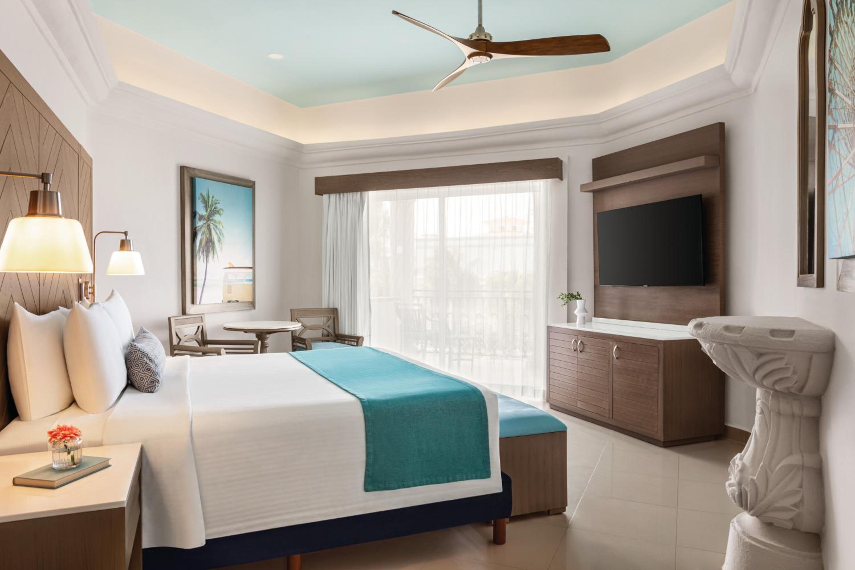 Junior Suite 1 King Bed - Photo 1