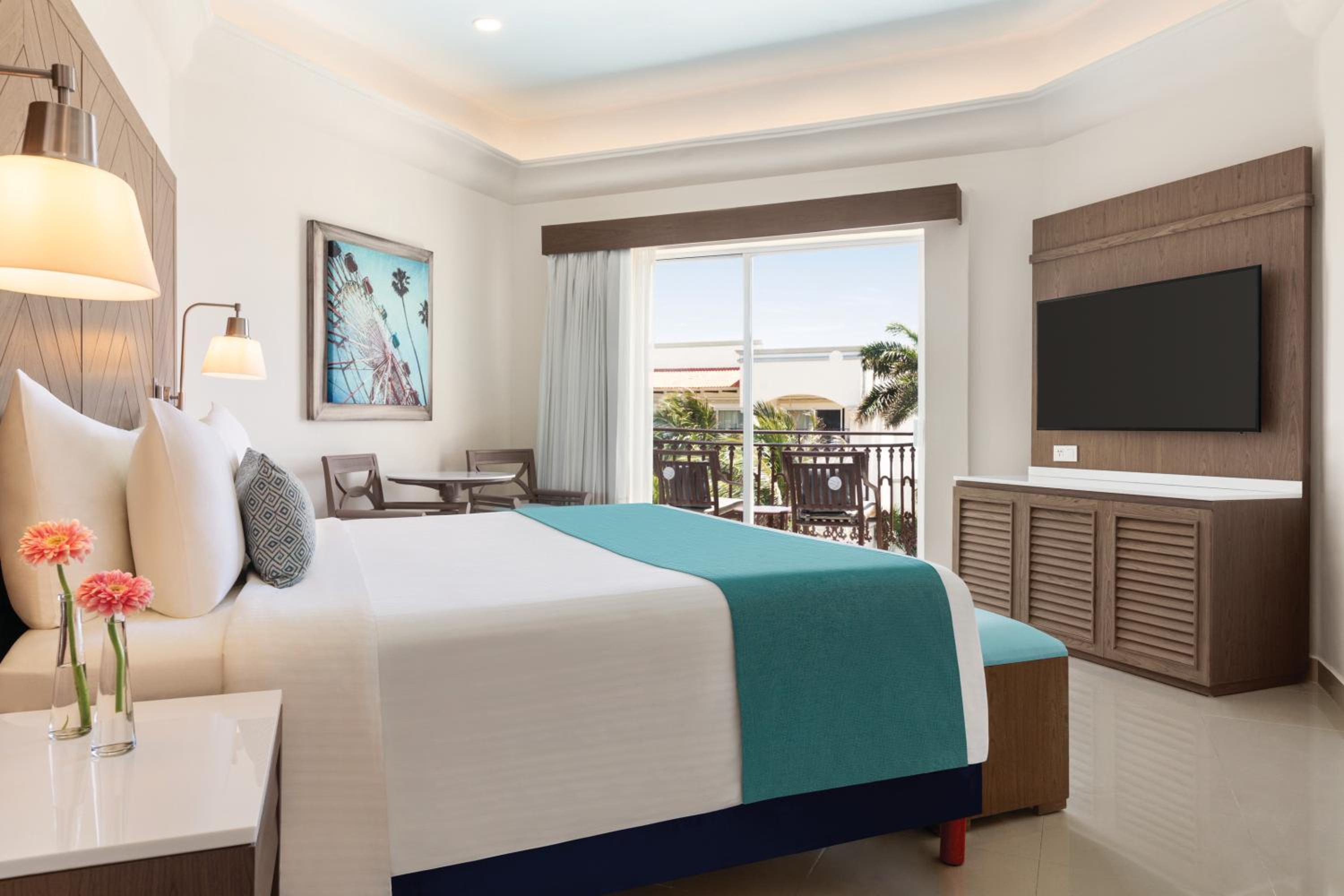 Junior Suite 1 King Bed, Oceanview  - Photo 1
