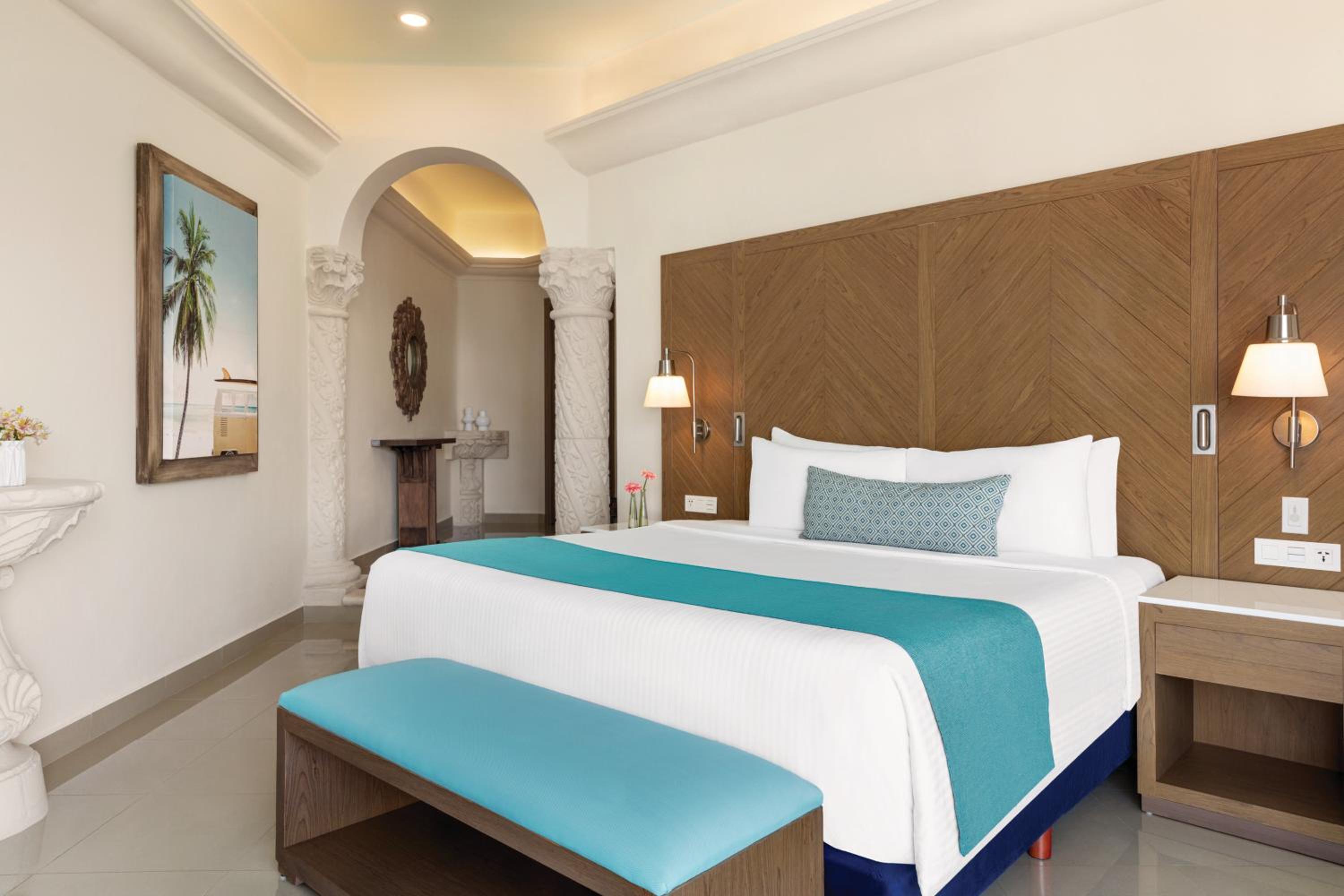 Junior Suite 1 King Bed, Oceanview  - Photo 13