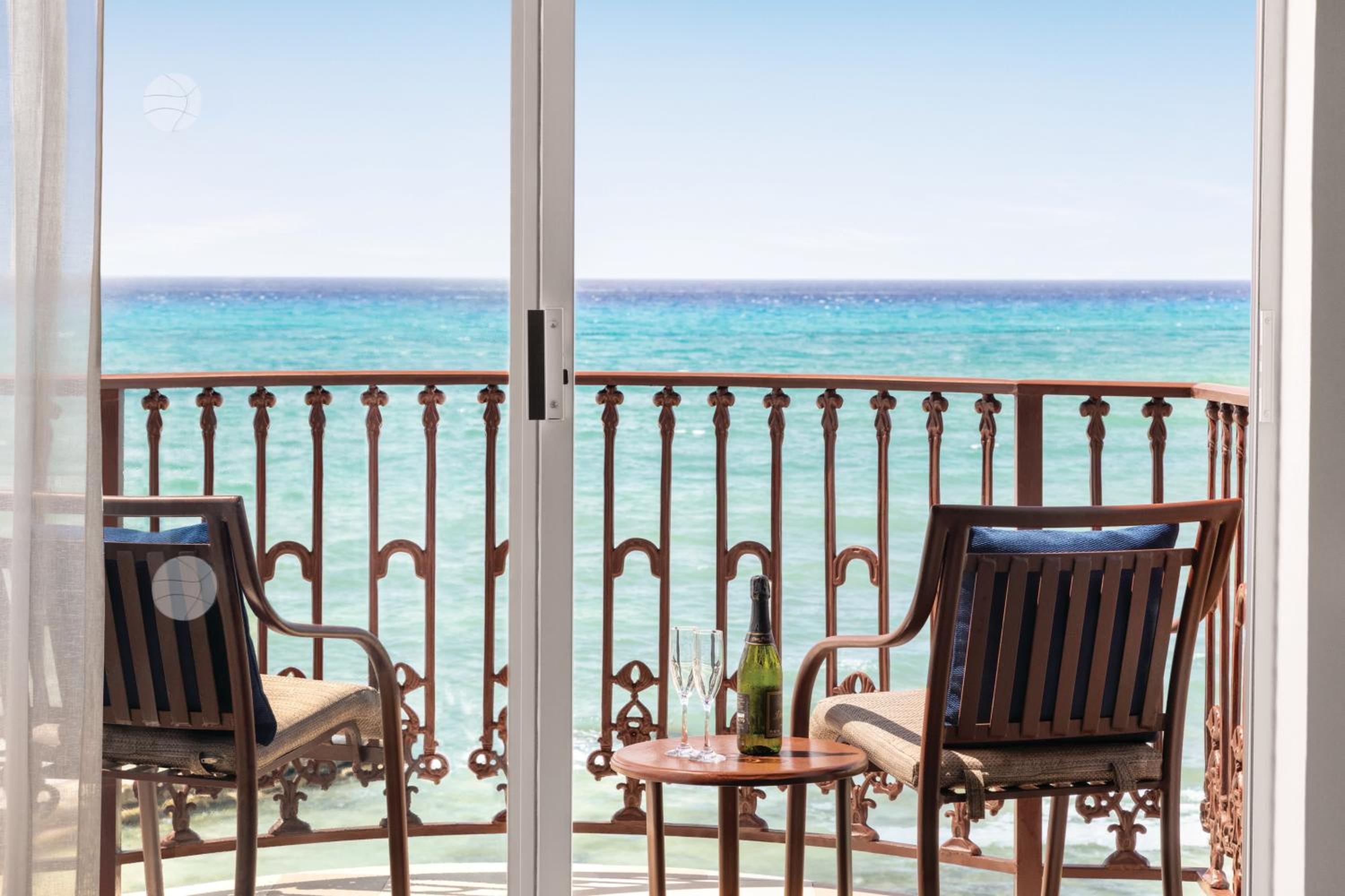 Master One Bedroom Premium Suite, 1 King Bed, Oceanfront  - Photo 11