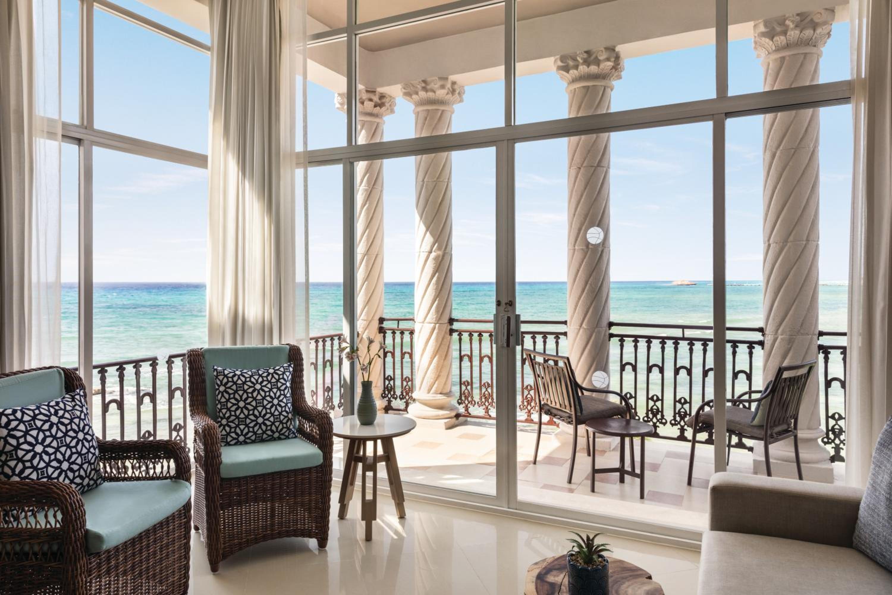 Master One Bedroom Premium Suite, 1 King Bed, Oceanfront  - Photo 9
