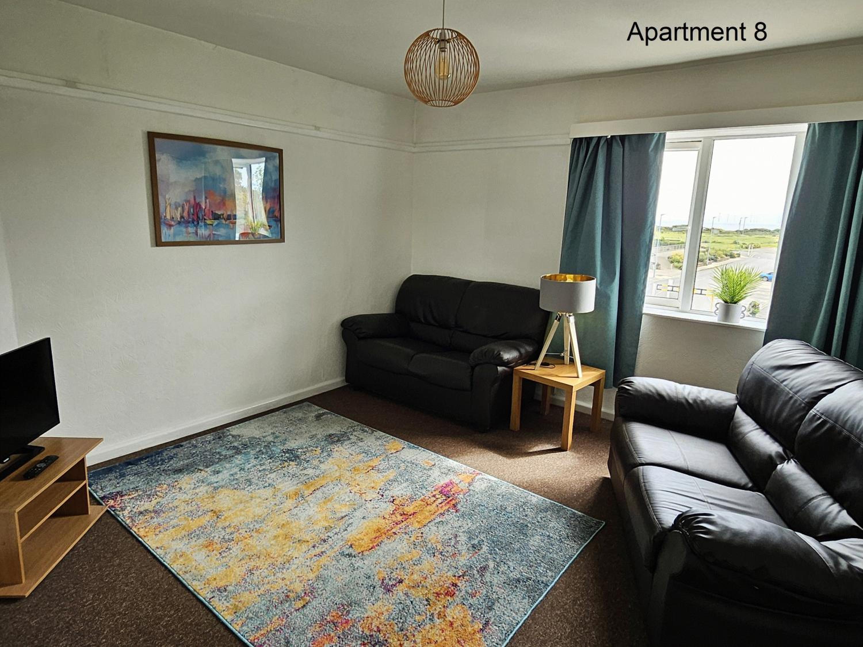 One-Bedroom Apartment photo 1