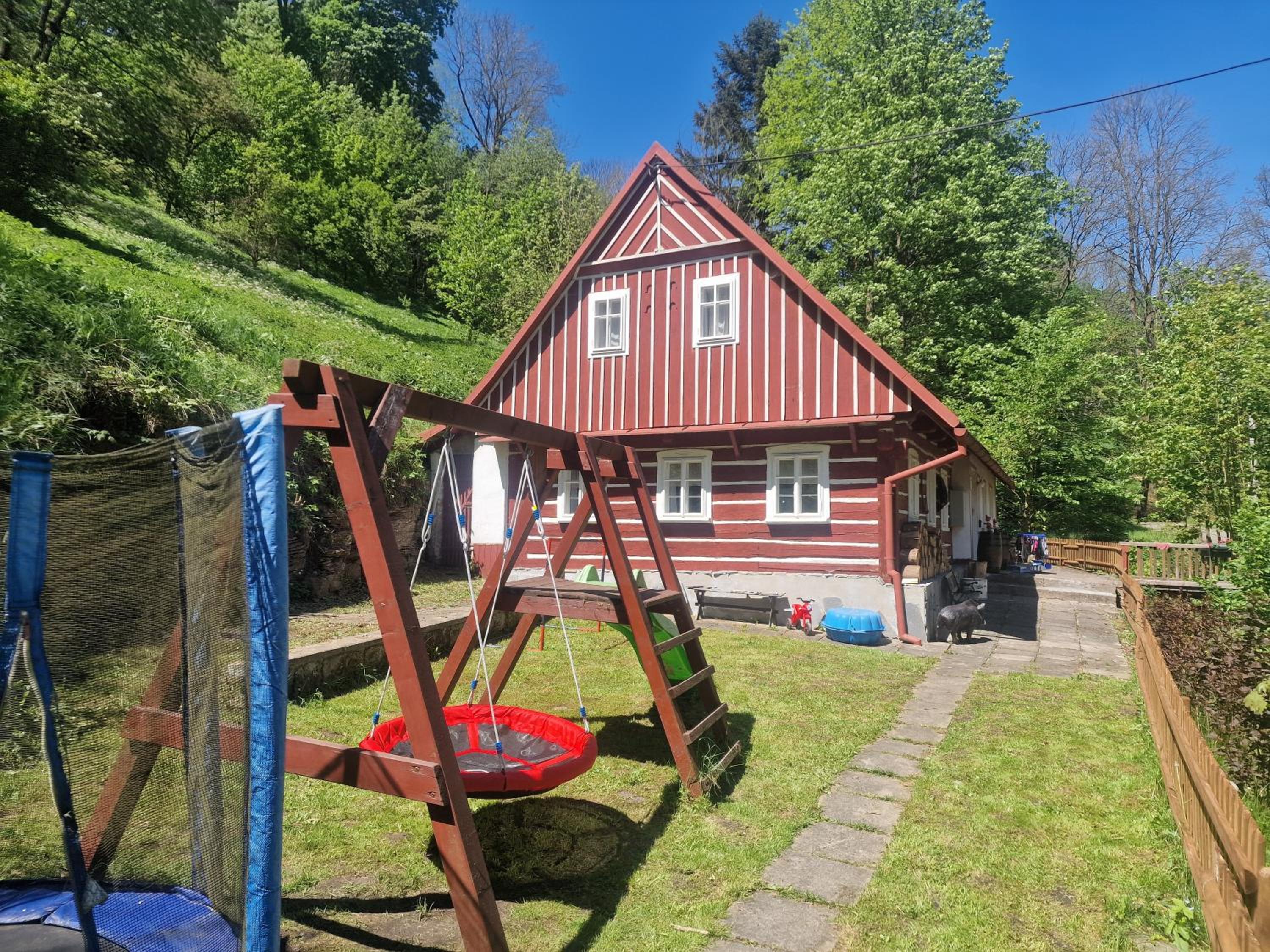 Five-Bedroom House photo 1