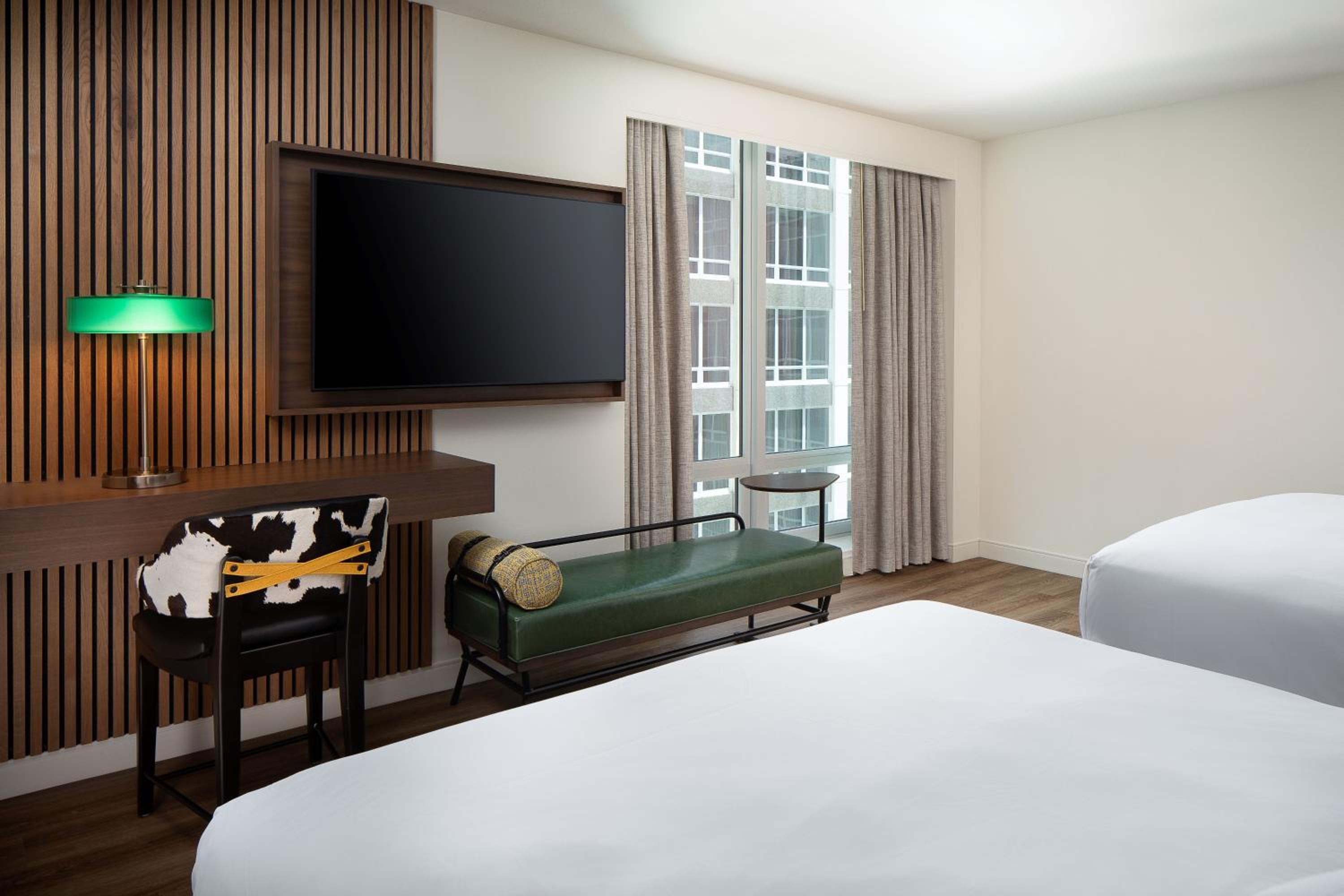 Queen Room with Two Queen Beds - Photo 4