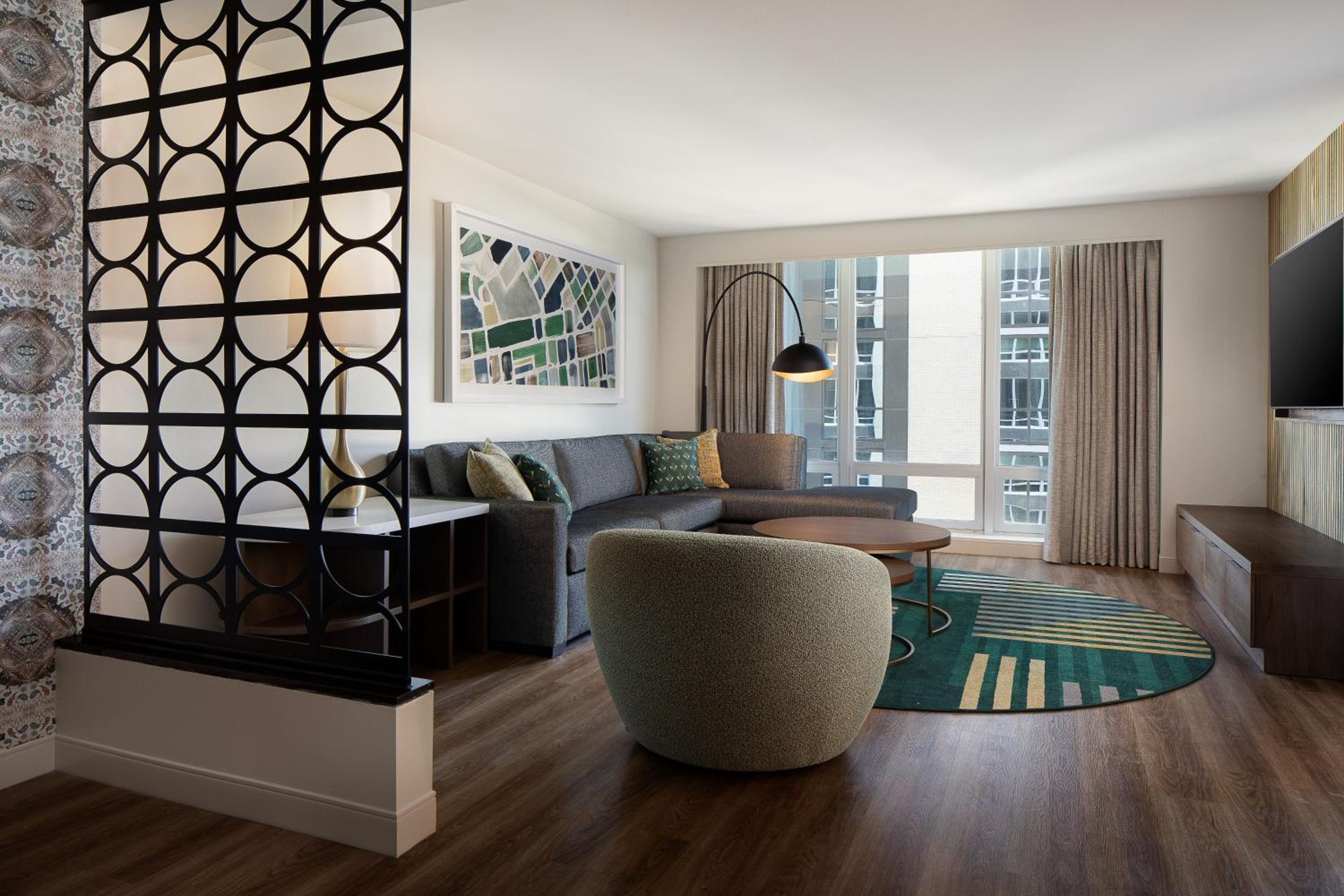 One-Bedroom King Suite with Sofa Bed and City View - Photo 1